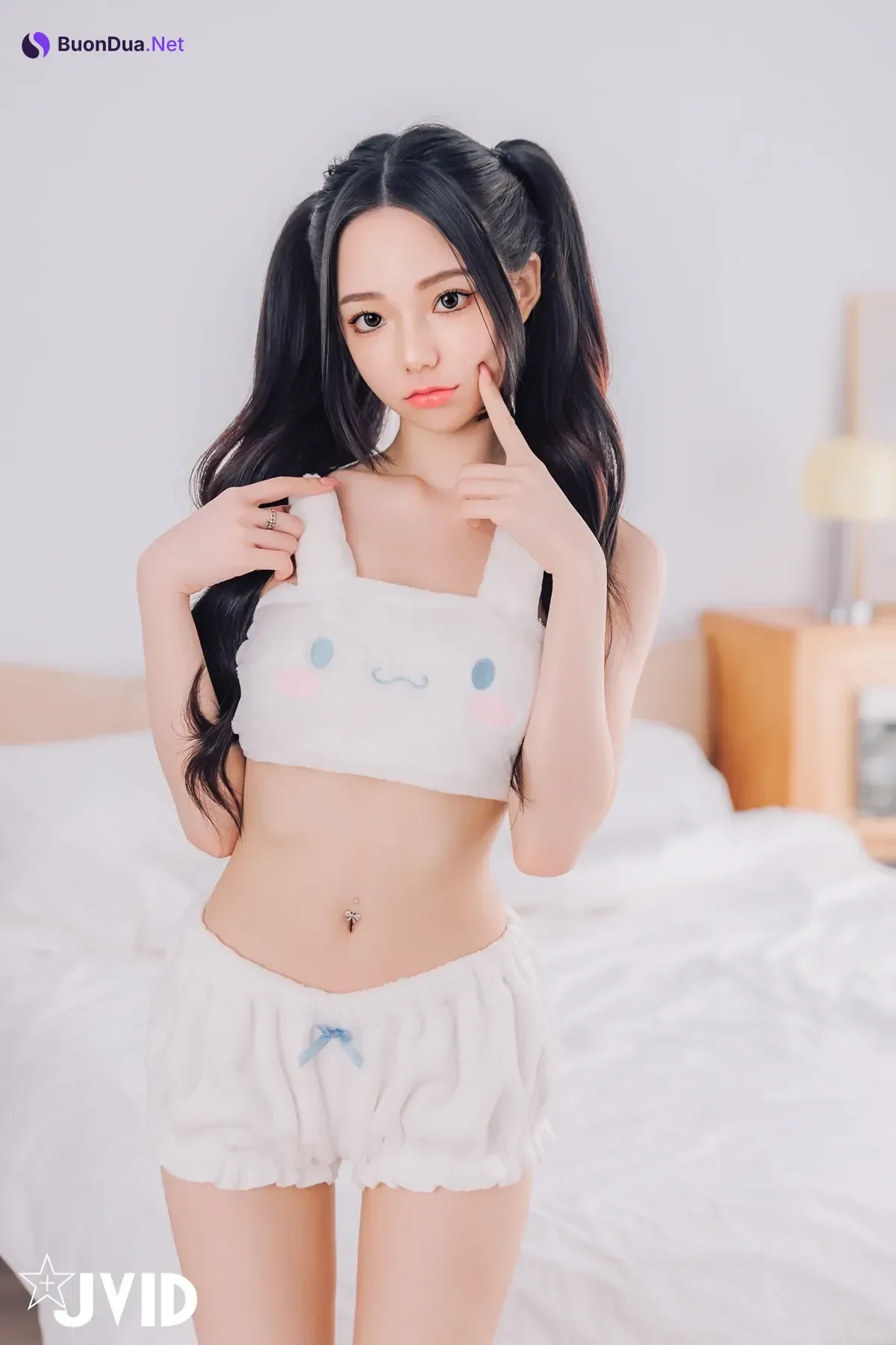 JVID 胎尼 & 啾啾 – 啾啾親自開箱豪華AI情慾娃娃Tiny🥵真人比例完美粉嫩E奶💦激情互動舌吻揉奶樣樣來🔞 Set.01 - Photo 3