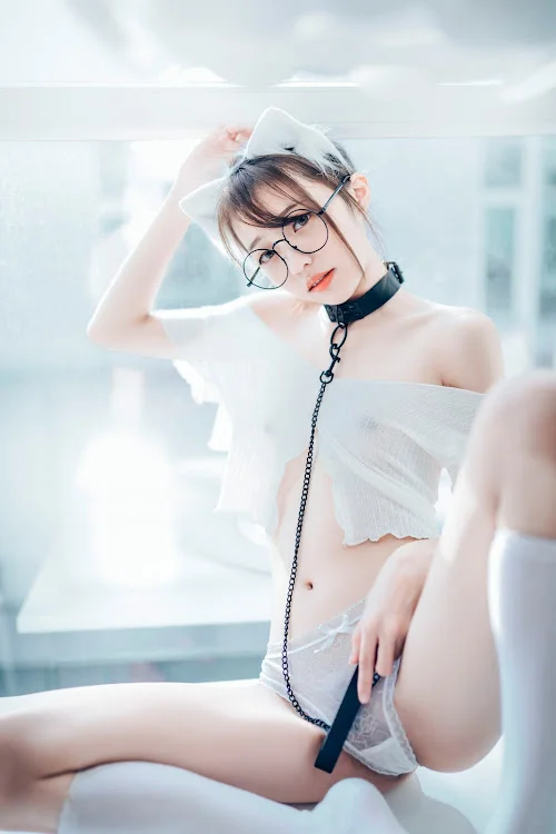 [JVID] 妍妍 Angel – 女孩在trasmart制服與眼鏡