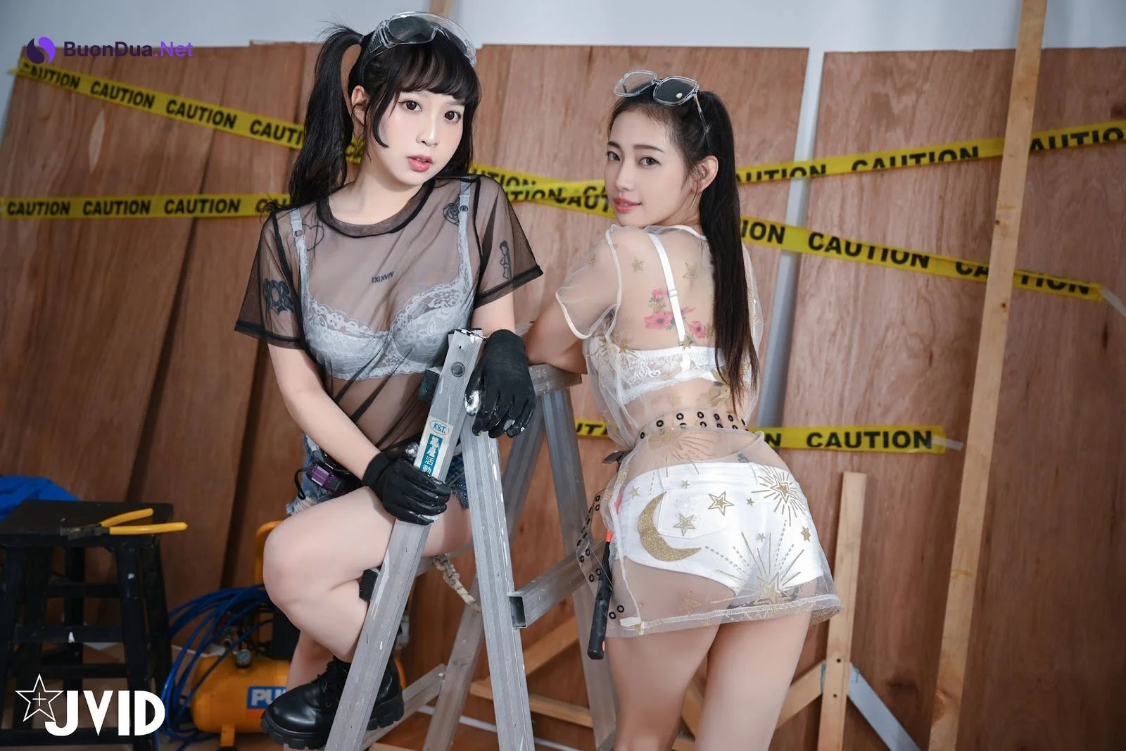 [JVID] 夏暮光 & 桃桃 – 极品爆乳火辣女双工-工地香艳 - 照片 8
