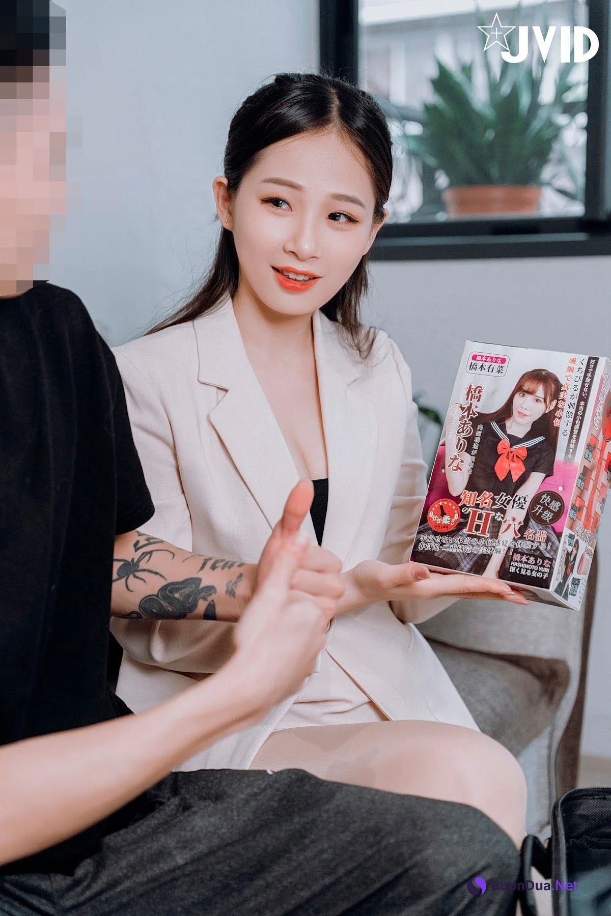 [JVID] 婕咪 Juice – 飛機杯到府推銷員 - 写真 28