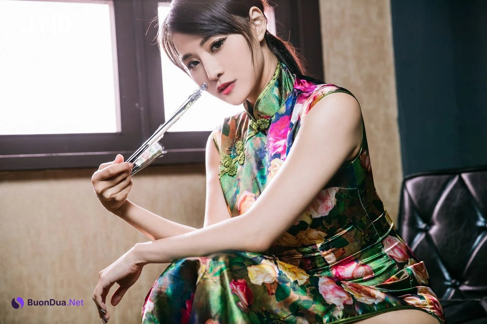 [JVID] Lele 樂樂 – 性感女神樂樂旗袍裝 - Photo 4