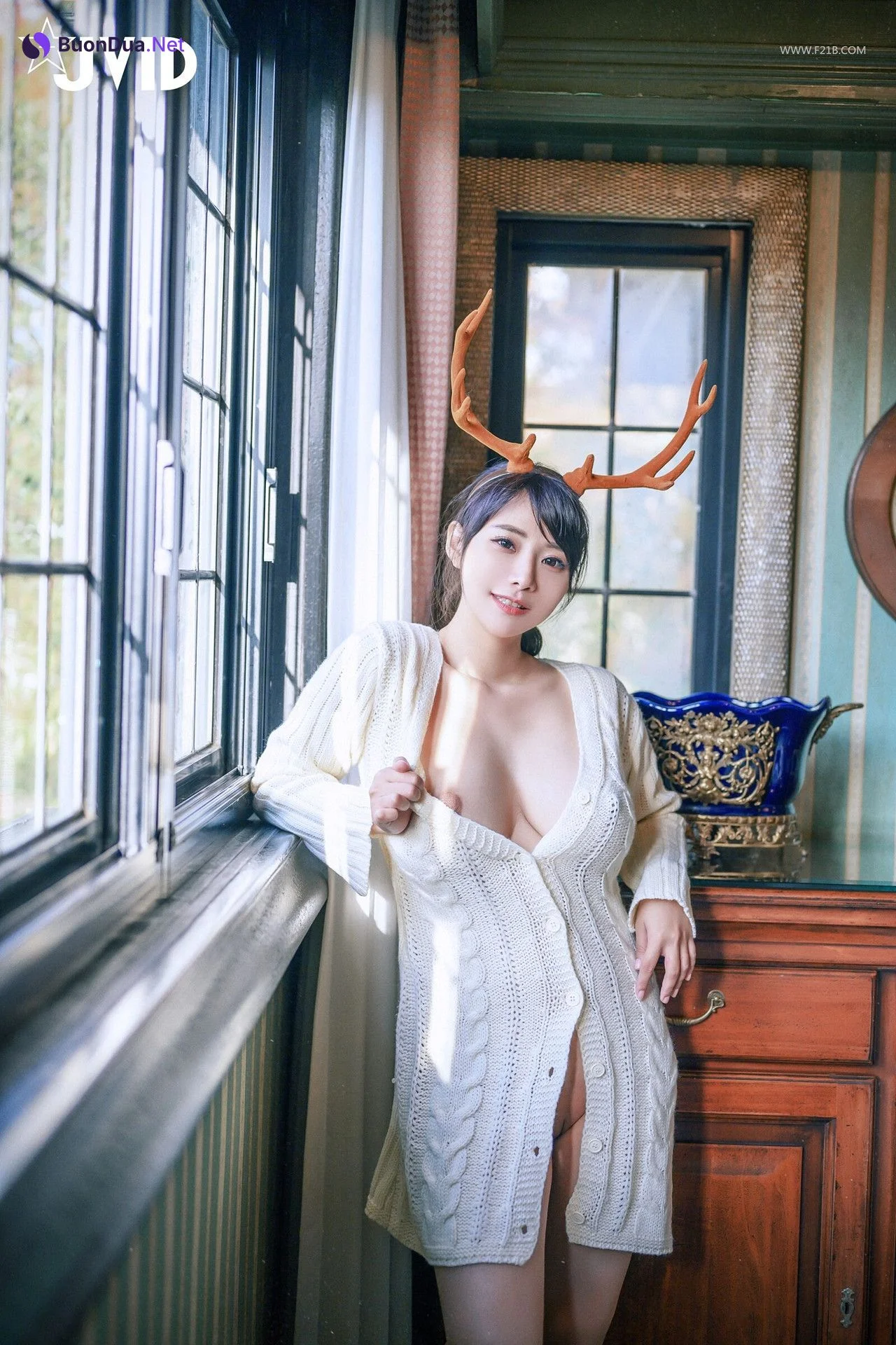 JVID Lele 樂樂 – 全輯上空無碼 巨乳校花 樂樂－鹿角loli的報恩！ Set.01 - Photo 2