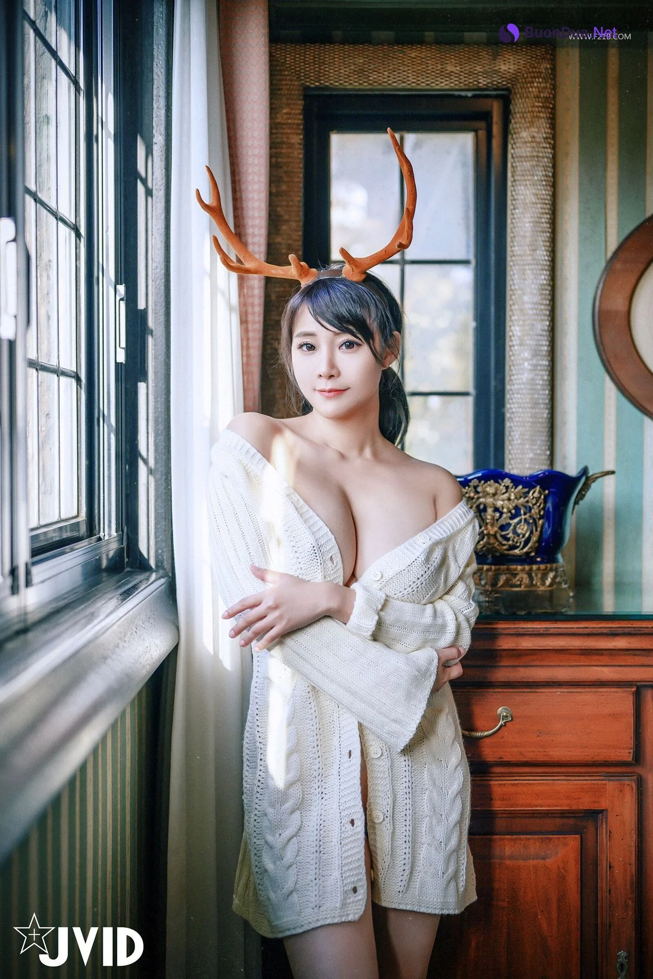 JVID Lele 樂樂 – 全輯上空無碼 巨乳校花 樂樂－鹿角loli的報恩！ Set.01 - Photo 3