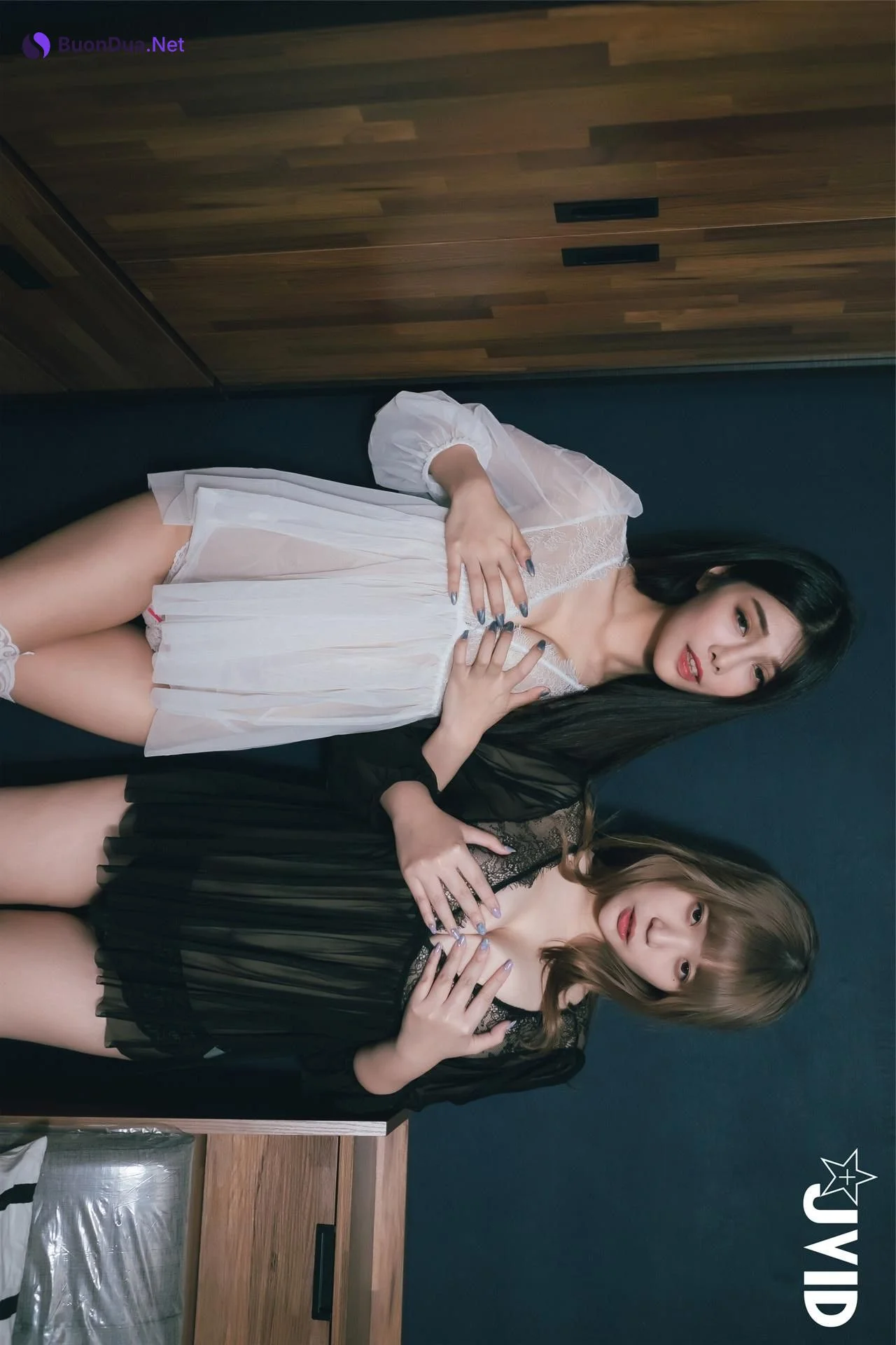 JVID Linda & Ruru 巨乳校花的碰撞_性感小恶魔-雪白H乳-极致美尻 Set.03 - Photo 5