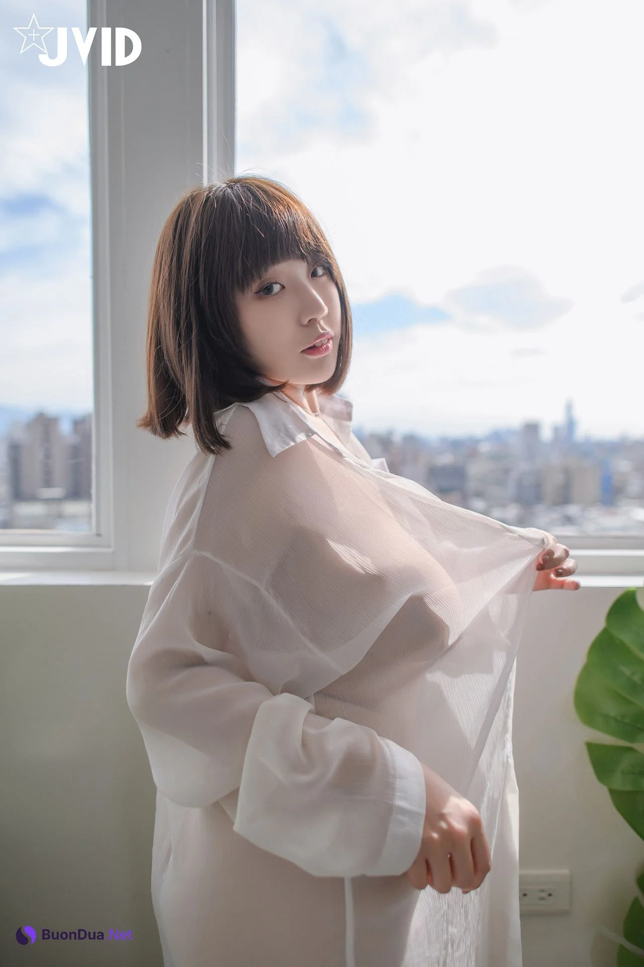 JVID Ruru茹茹 H級豪巨乳 寄宿家中的前同事－茹茹，一早醒來就衣衫不整！豪乳在眼前晃的我頭好暈啊～～～ Set.03 - Photo 17
