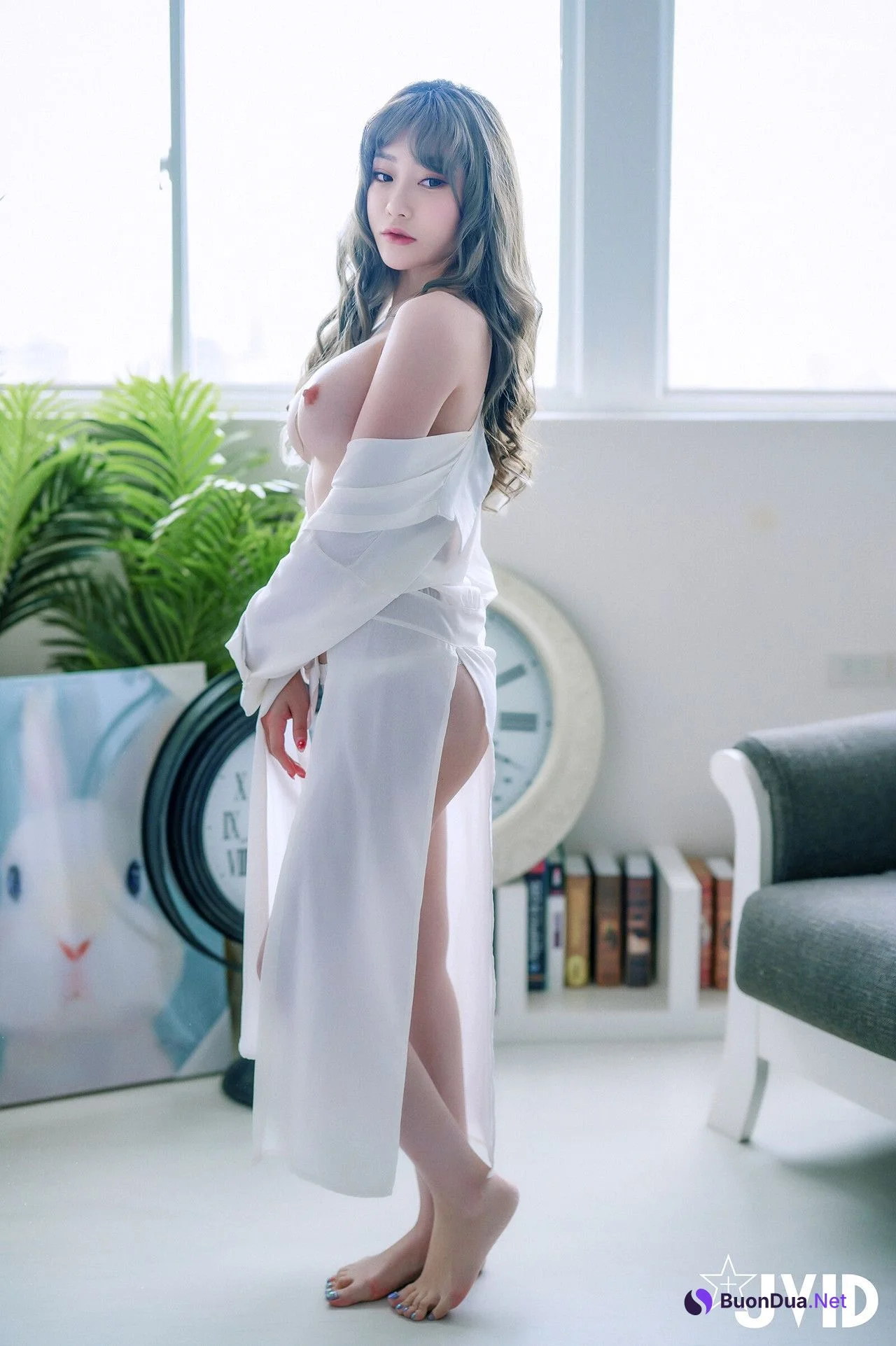 JVID 璃奈醬 – 兄弟一起把玩超美極品充氣娃娃，誤觸開關，一秒變真人 掰超開特寫／想咬一口鮑 Set.01 - Photo 13