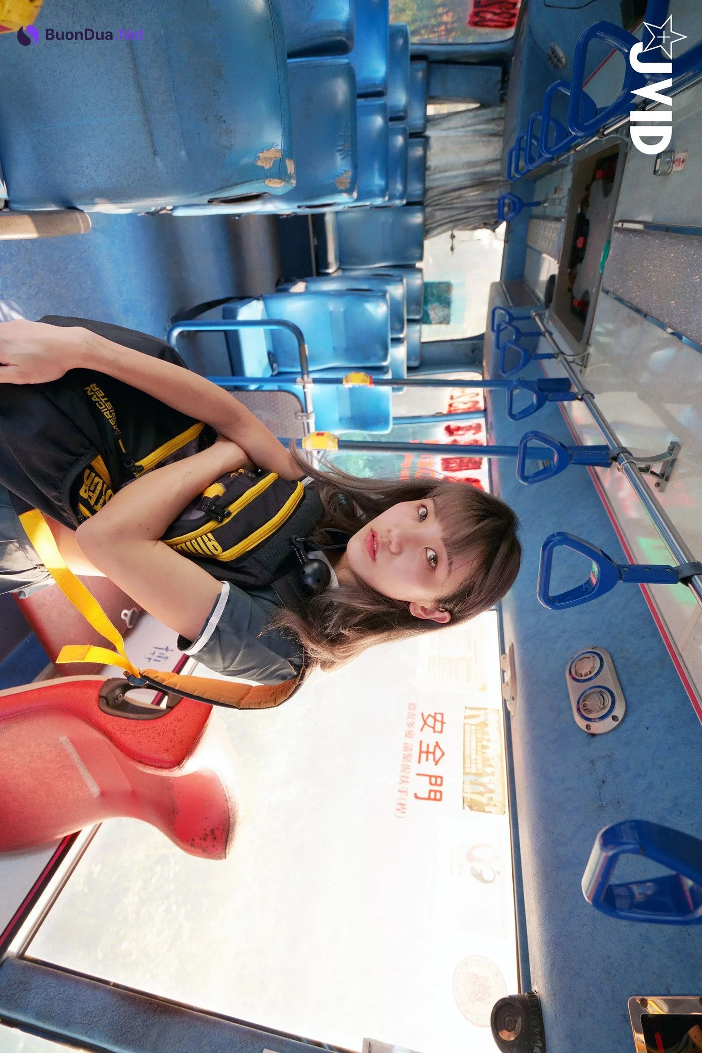 JVID 伊芙蝶 – 真实-公车上处女丧失回忆录 Set.01 - Photo 7