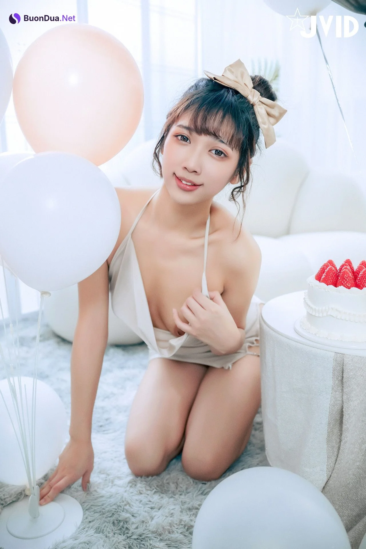 JVID 井野奈 & 肉包 – 色慾融合の閨蜜慶生派對 Set.01 - Photo 12