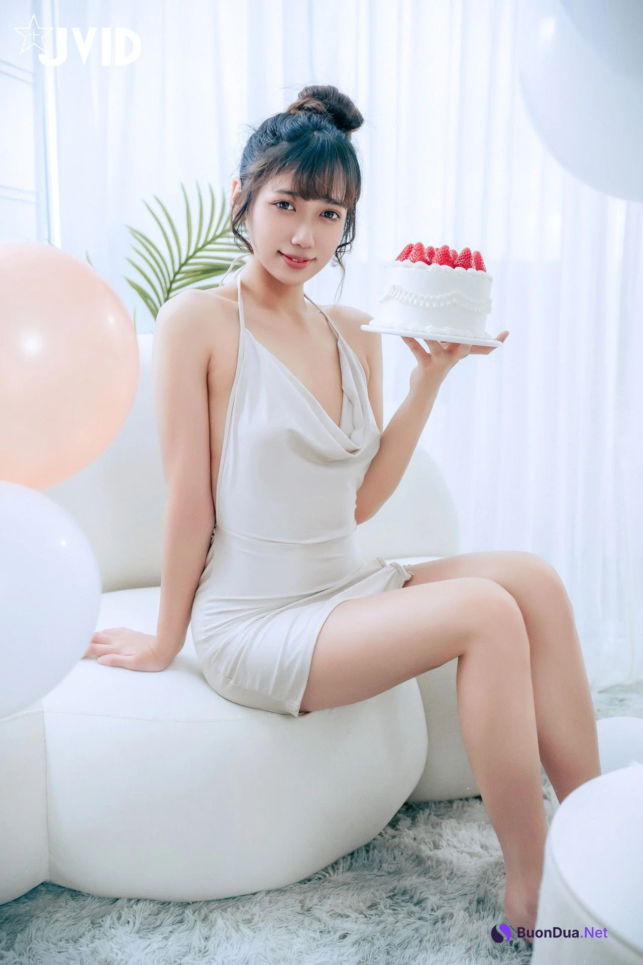 JVID 井野奈 & 肉包 – 色慾融合の閨蜜慶生派對 Set.01 - Photo 3