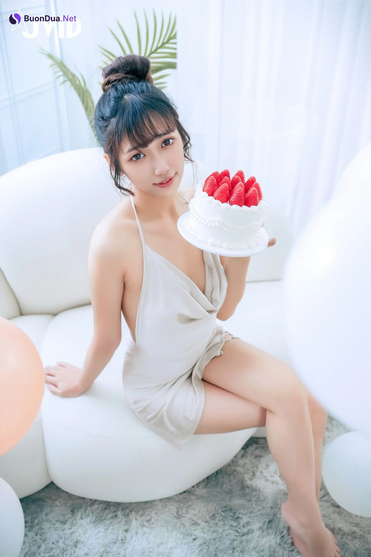 JVID 井野奈 & 肉包 – 色慾融合の閨蜜慶生派對 Set.01 - Photo 4