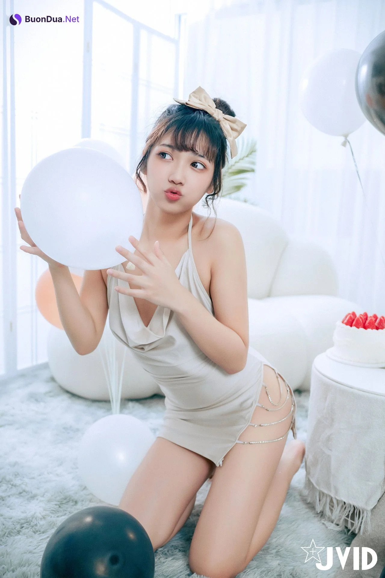 JVID 井野奈 & 肉包 – 色慾融合の閨蜜慶生派對 Set.01 - Photo 9