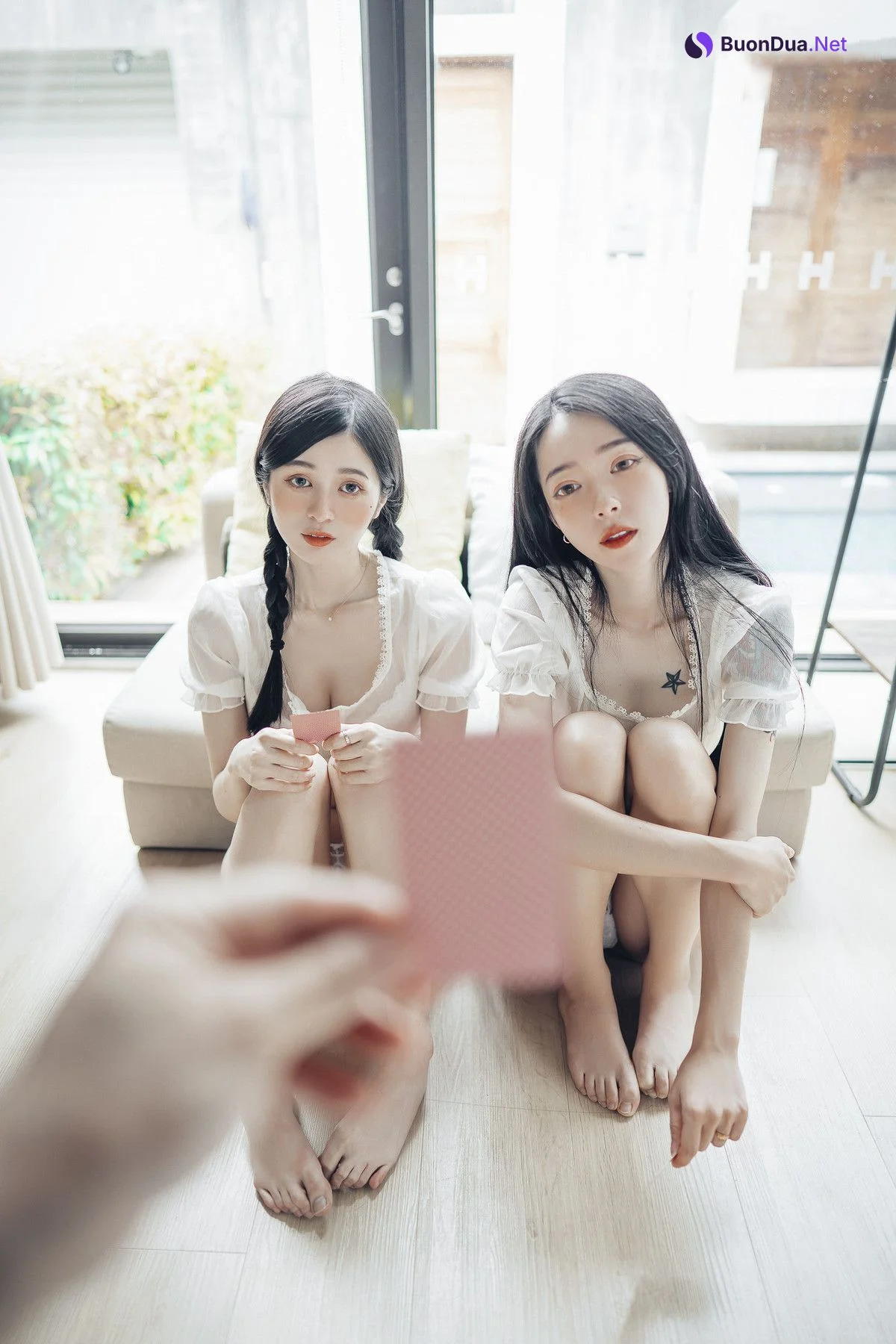 JVID精品 情色國王遊戲🔞比賽寫真情色大突破🔥 飄飄 辰辰 挑戰大家從沒有看過的她們 內容絕對厲害!!超誠意尺度滿滿的國王視角❤️讓兩位女神服侍 誰才是國王 Set.01 - Photo 10