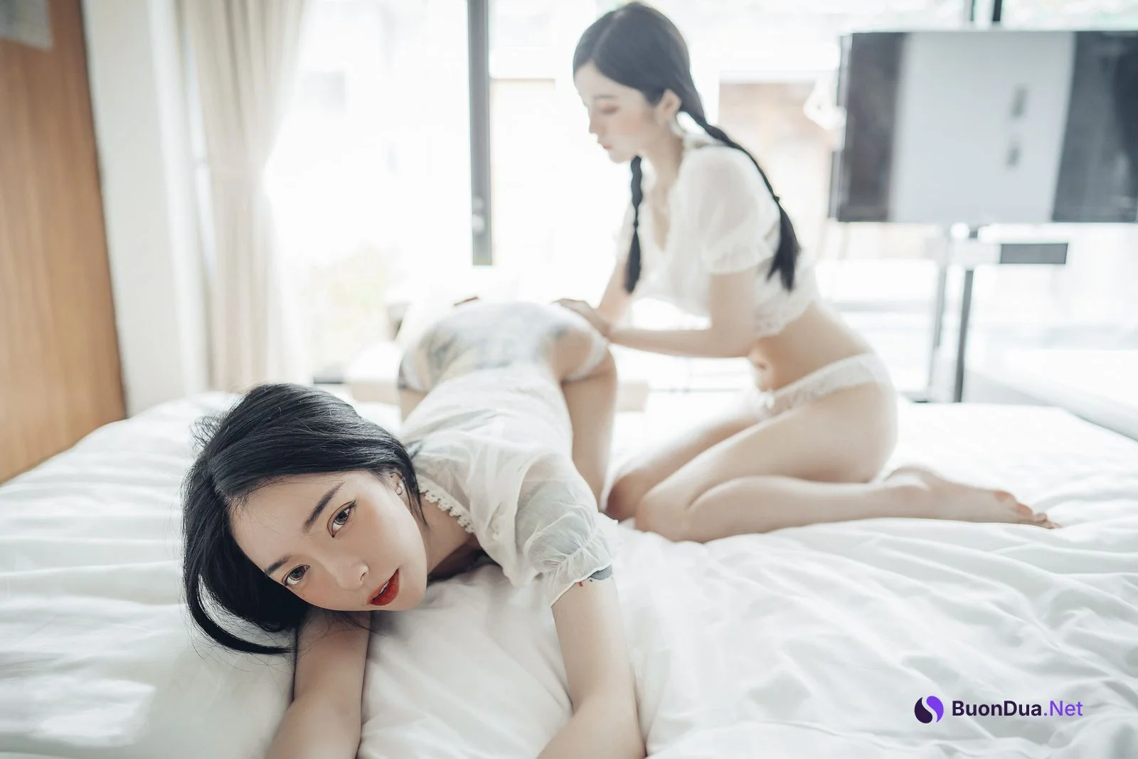 JVID精品 情色國王遊戲🔞比賽寫真情色大突破🔥 飄飄 辰辰 挑戰大家從沒有看過的她們 內容絕對厲害!!超誠意尺度滿滿的國王視角❤️讓兩位女神服侍 誰才是國王 Set.01 - Photo 12