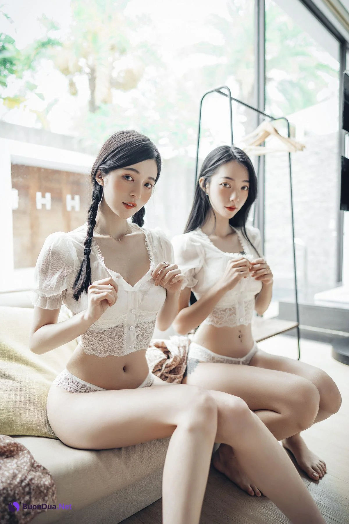 JVID精品 情色國王遊戲🔞比賽寫真情色大突破🔥 飄飄 辰辰 挑戰大家從沒有看過的她們 內容絕對厲害!!超誠意尺度滿滿的國王視角❤️讓兩位女神服侍 誰才是國王 Set.01 - Photo 6
