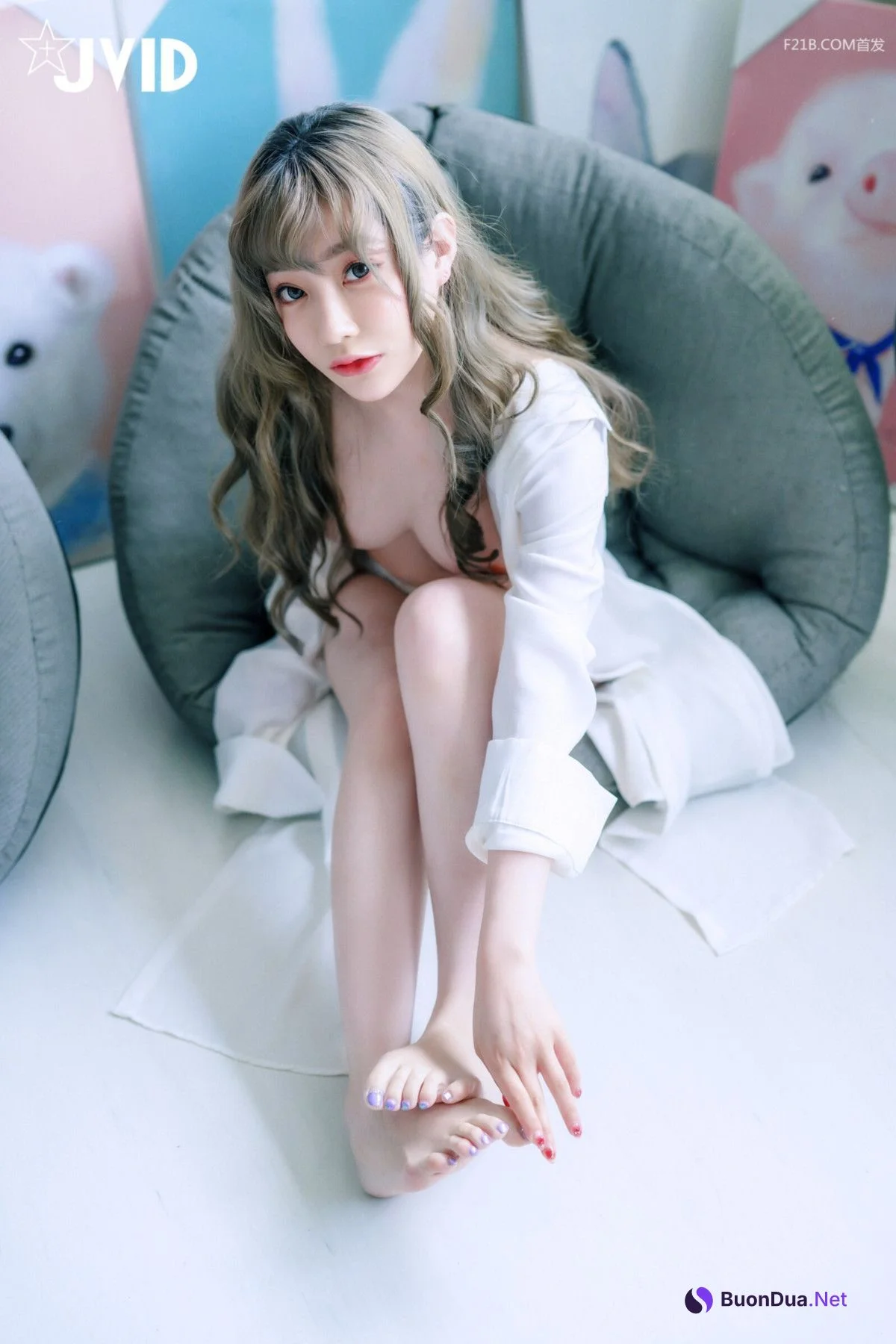 JVID 璃奈醬 – 兄弟一起把玩超美極品充氣娃娃，誤觸開關，一秒變真人 掰超開特寫／想咬一口鮑 Set.02 - Photo 14