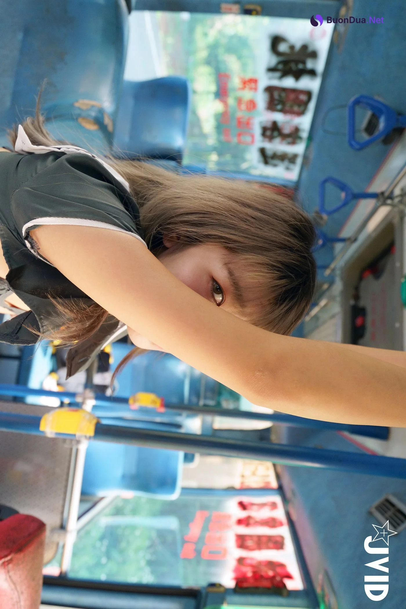 JVID 伊芙蝶 – 真实-公车上处女丧失回忆录 Set.02 - Photo 2