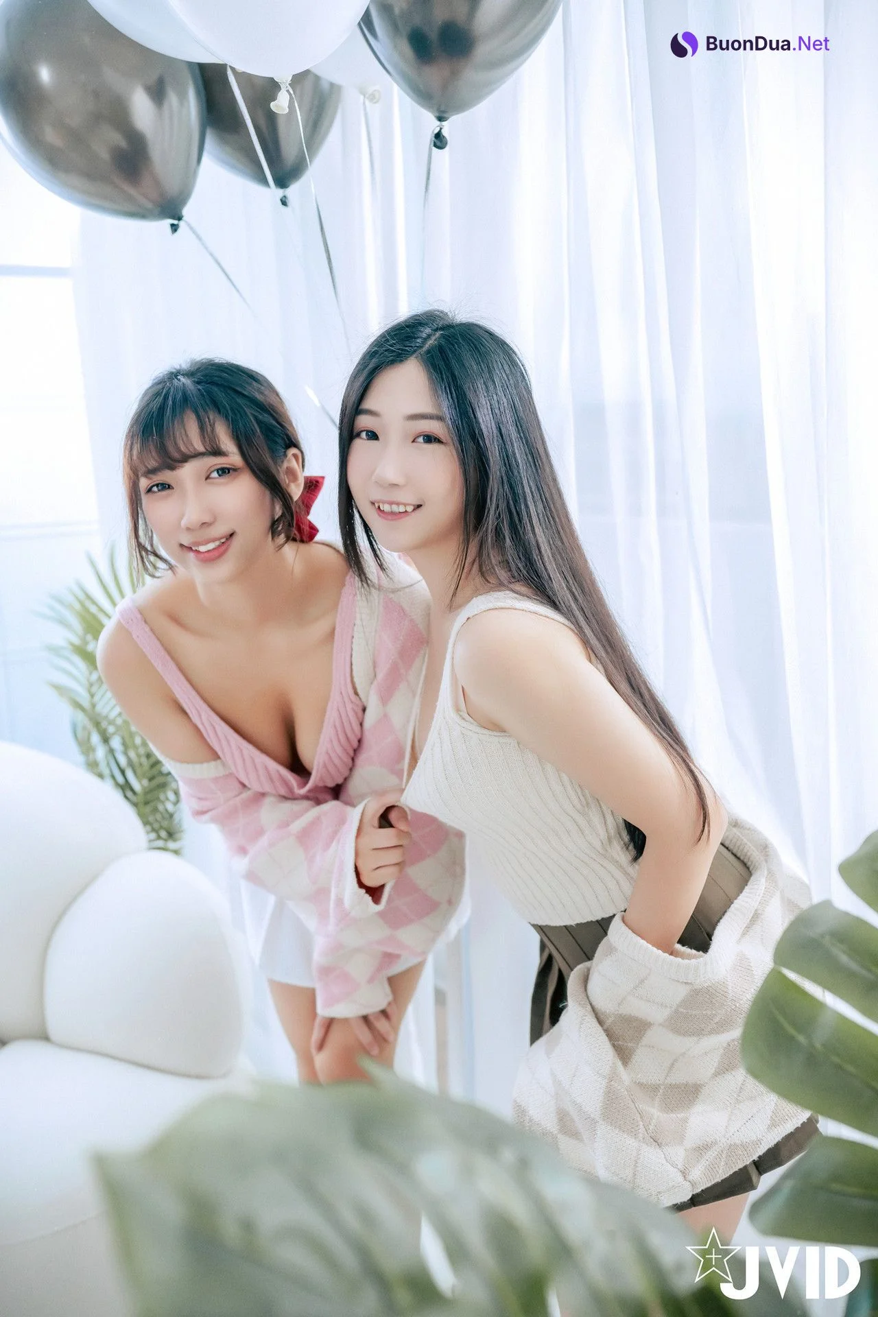 JVID 井野奈 & 肉包 – 色慾融合の閨蜜慶生派對 Set.02 - Photo 10