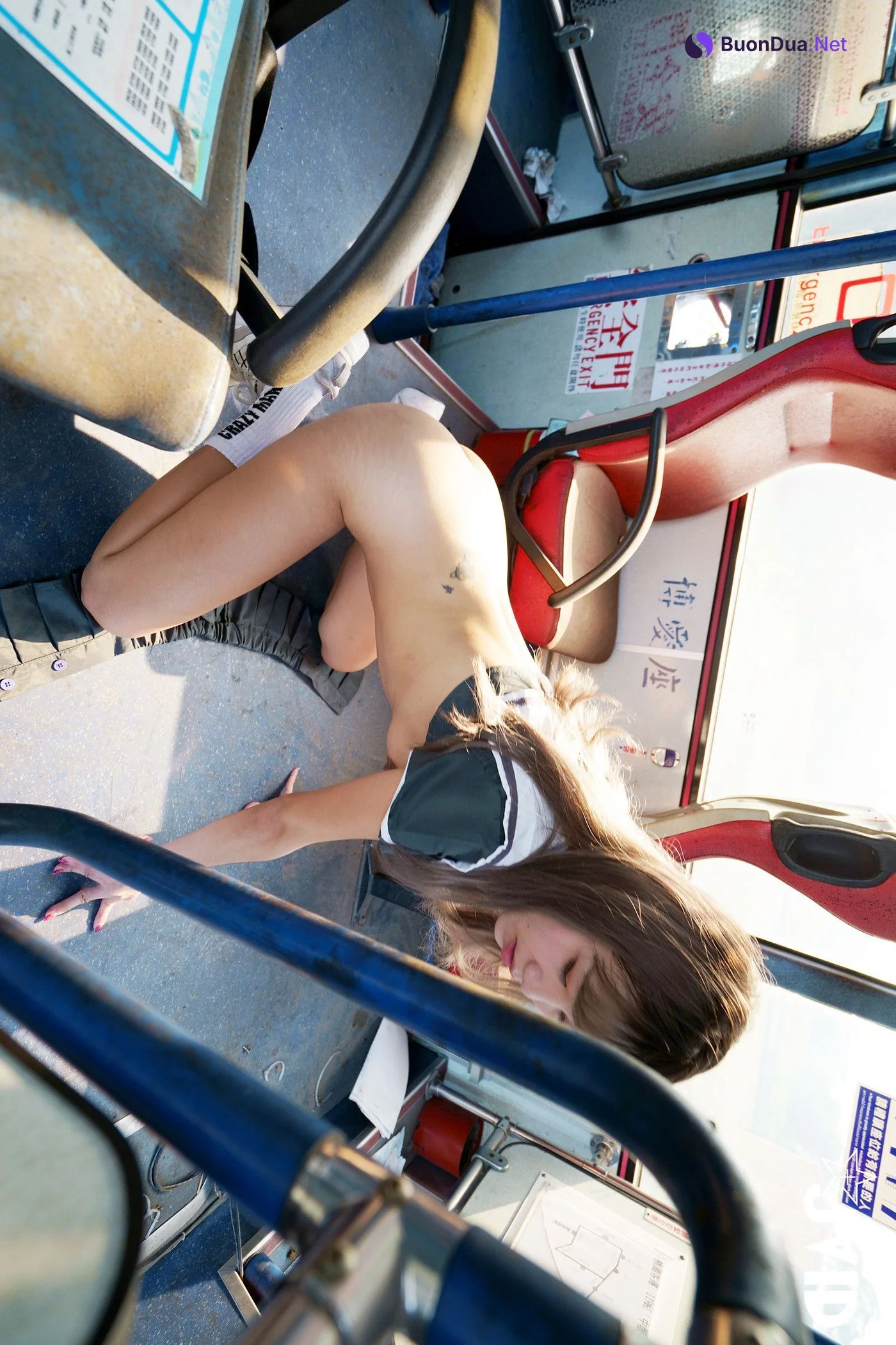 JVID 伊芙蝶 – 真实-公车上处女丧失回忆录 Set.03 - Photo 9