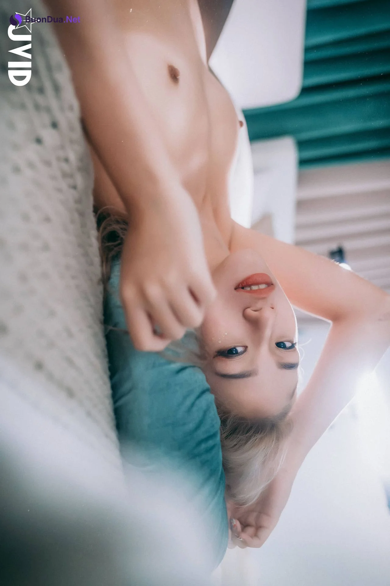 JVID Verna 借宿友人家-自己脱光光自摸爱抚-最后被友人掰开腿 Set.02 - Photo 11