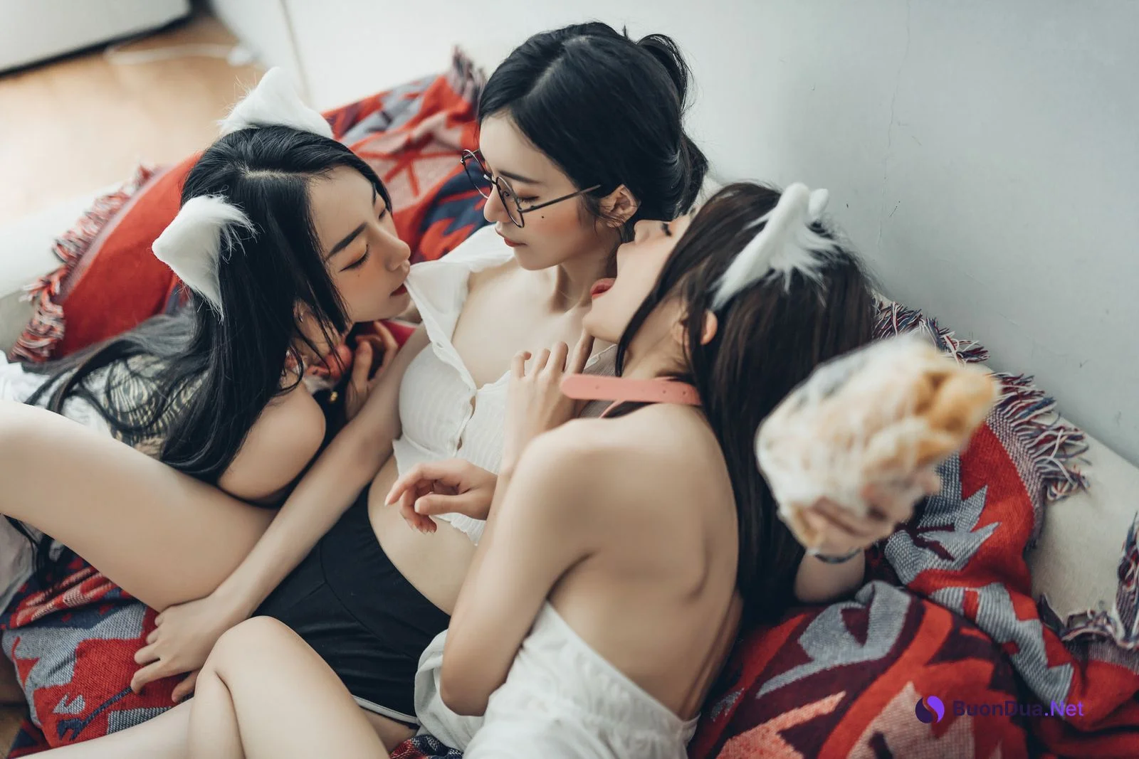 JVID精品 三位女神全裸合體🔞 宅女辰辰與她的兩隻貓咪飄飄 妍妍的性生活❤️ Vol.01 Set.01 - Photo 12
