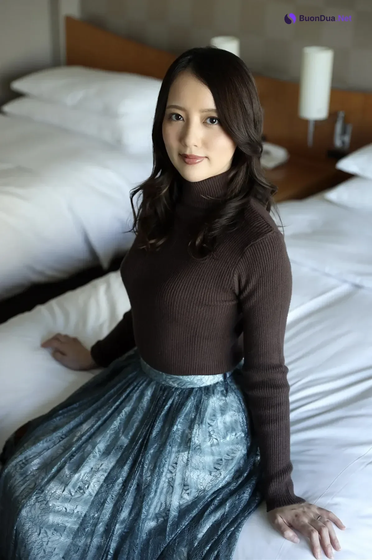 Kana Fuji 藤かんな, 写真集 開業医の妻で元モデルという美貌の持ち主 - Photo 2