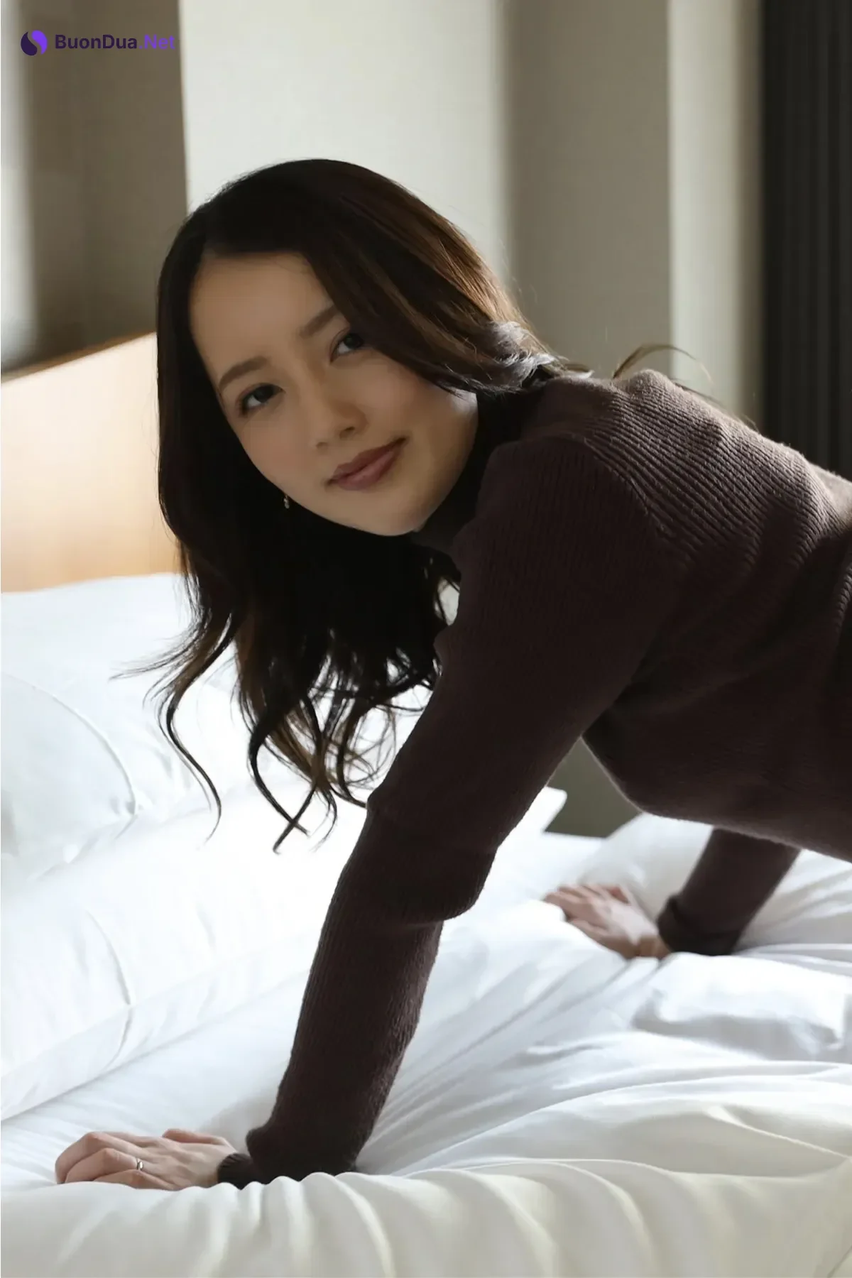 Kana Fuji 藤かんな, 写真集 開業医の妻で元モデルという美貌の持ち主 - Photo 9