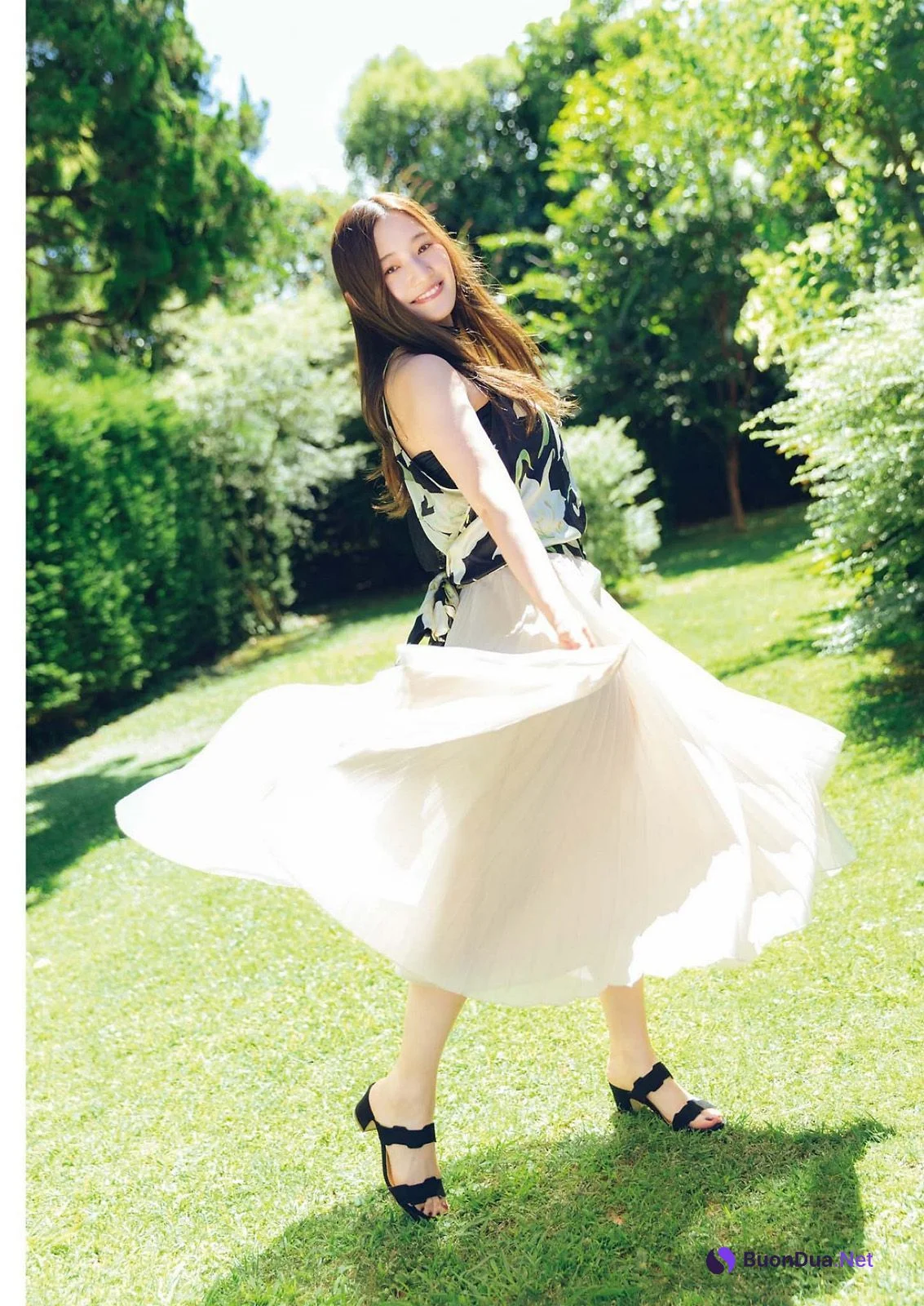 Kana Nakada 中田花奈, Big Comic Spirits 2023 No.44 (ビッグコミックスピリッツ 2023年44号) - Photo 3