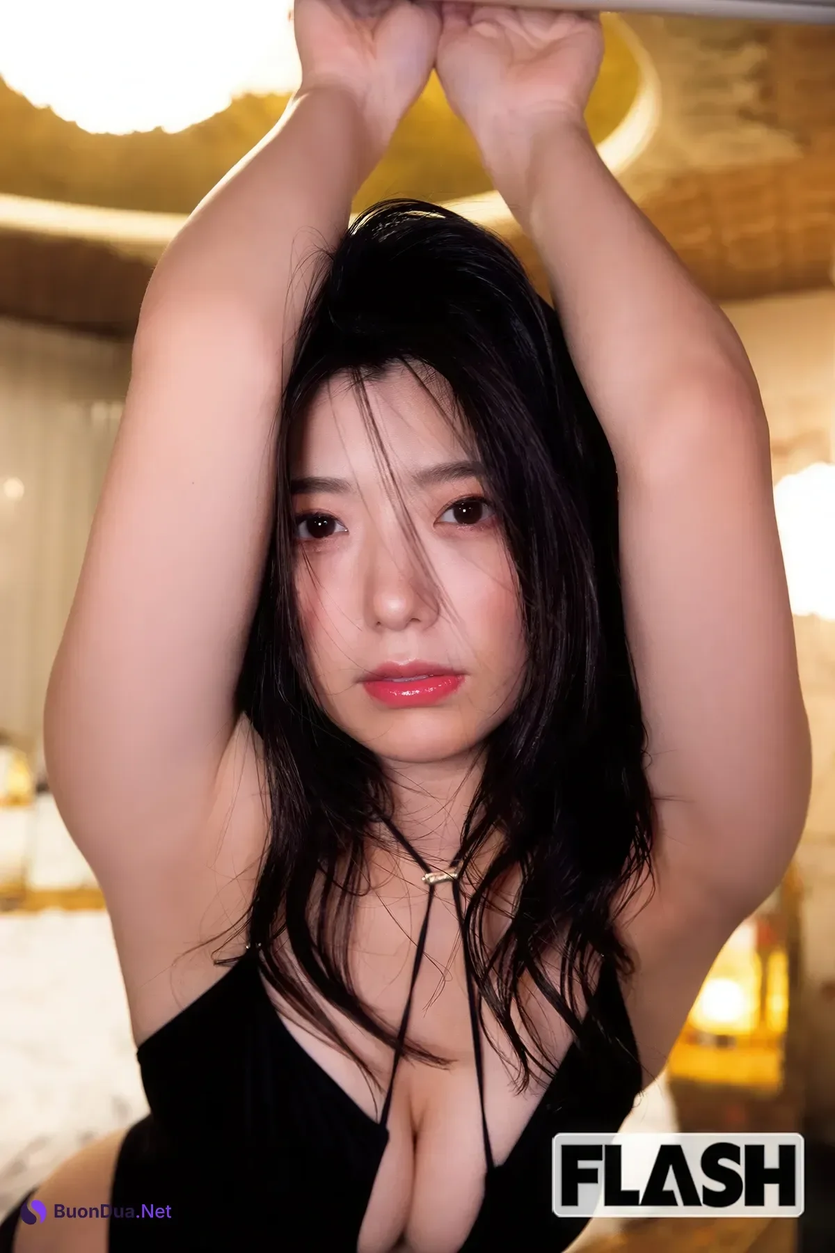 Kana Yamada 山田かな, Ikumi いくみ, FLASH 2025.11.11 (フラッシュ 2025年11月11日号) - Photo 18