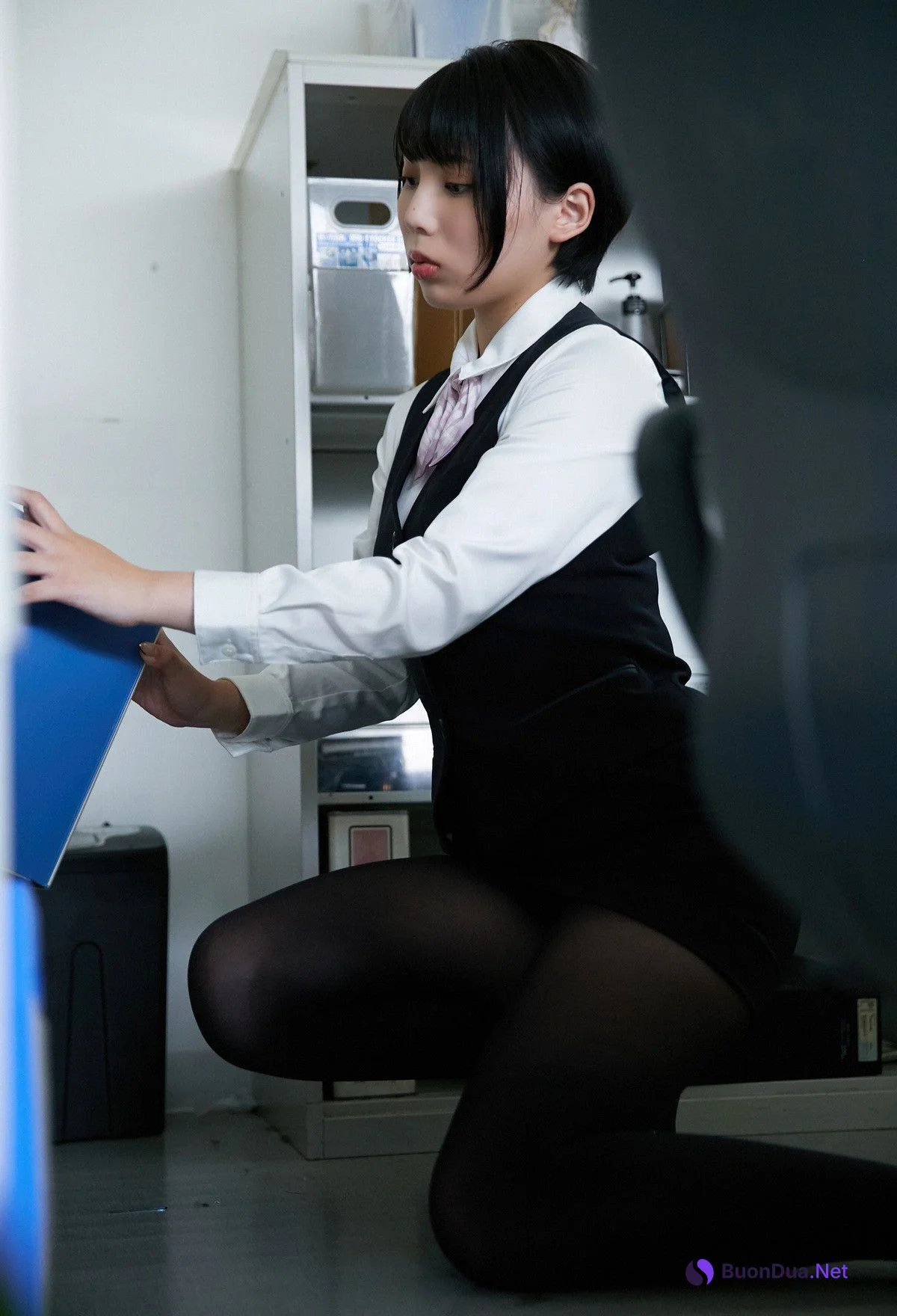 Kaoru Yasui 安位薫, デジタル写真集 「新入社員の安位さん」 - Photo 9