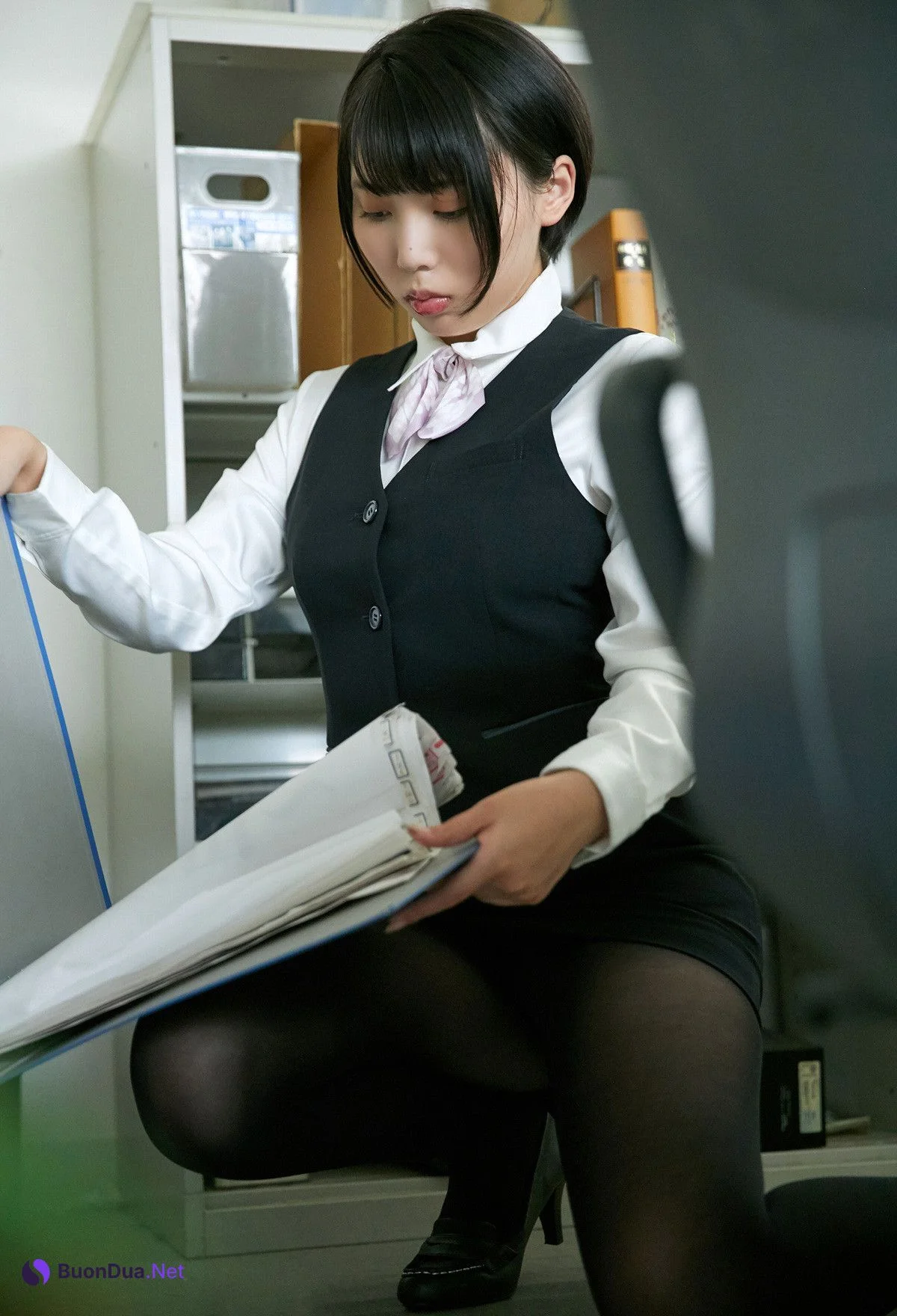 Kaoru Yasui 安位薫, デジタル写真集 「新入社員の安位さん」 - Photo 10