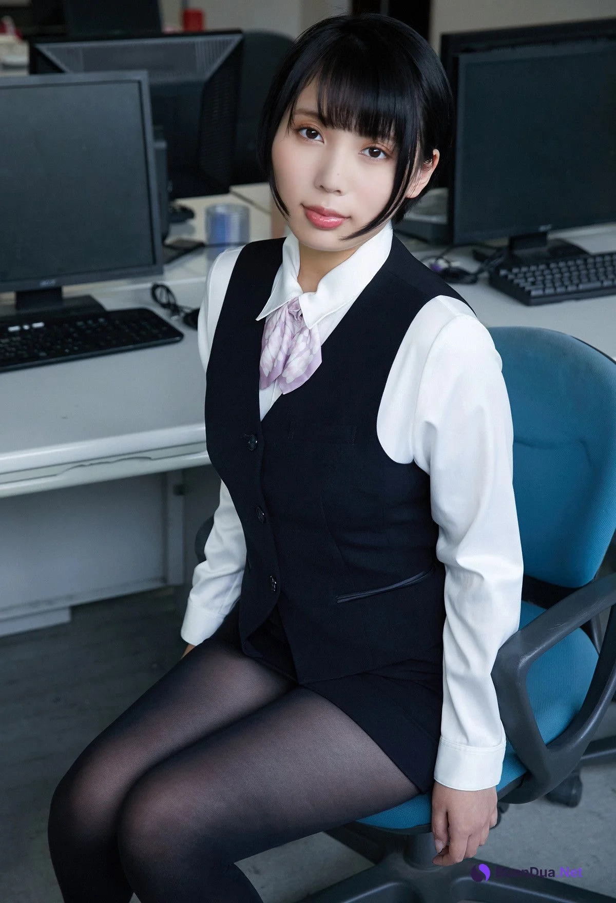 Kaoru Yasui 安位薫, デジタル写真集 「新入社員の安位さん」 - Photo 6