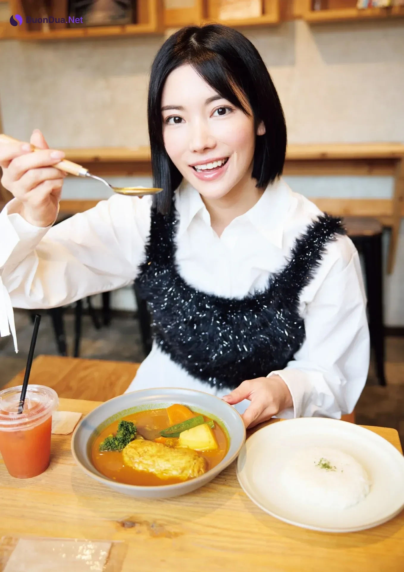 Karen Kaede 楓カレン, 写真集 カレンと行く北海道旅行二泊三日 - Photo 10