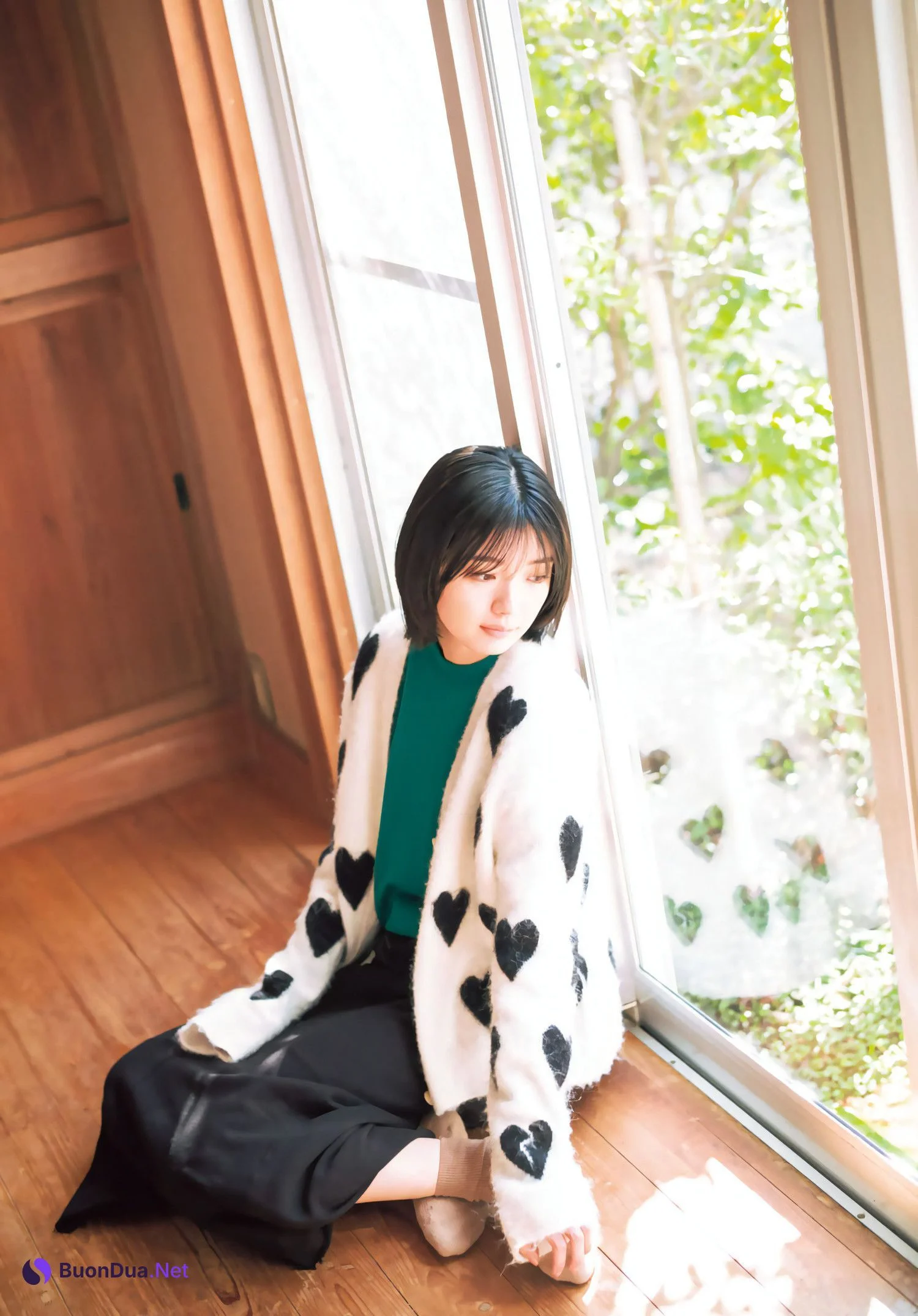 Karin Fujiyoshi 藤吉夏鈴, Shonen Magazine 2024 No.13 (週刊少年マガジン 2024年13号) - Photo 3