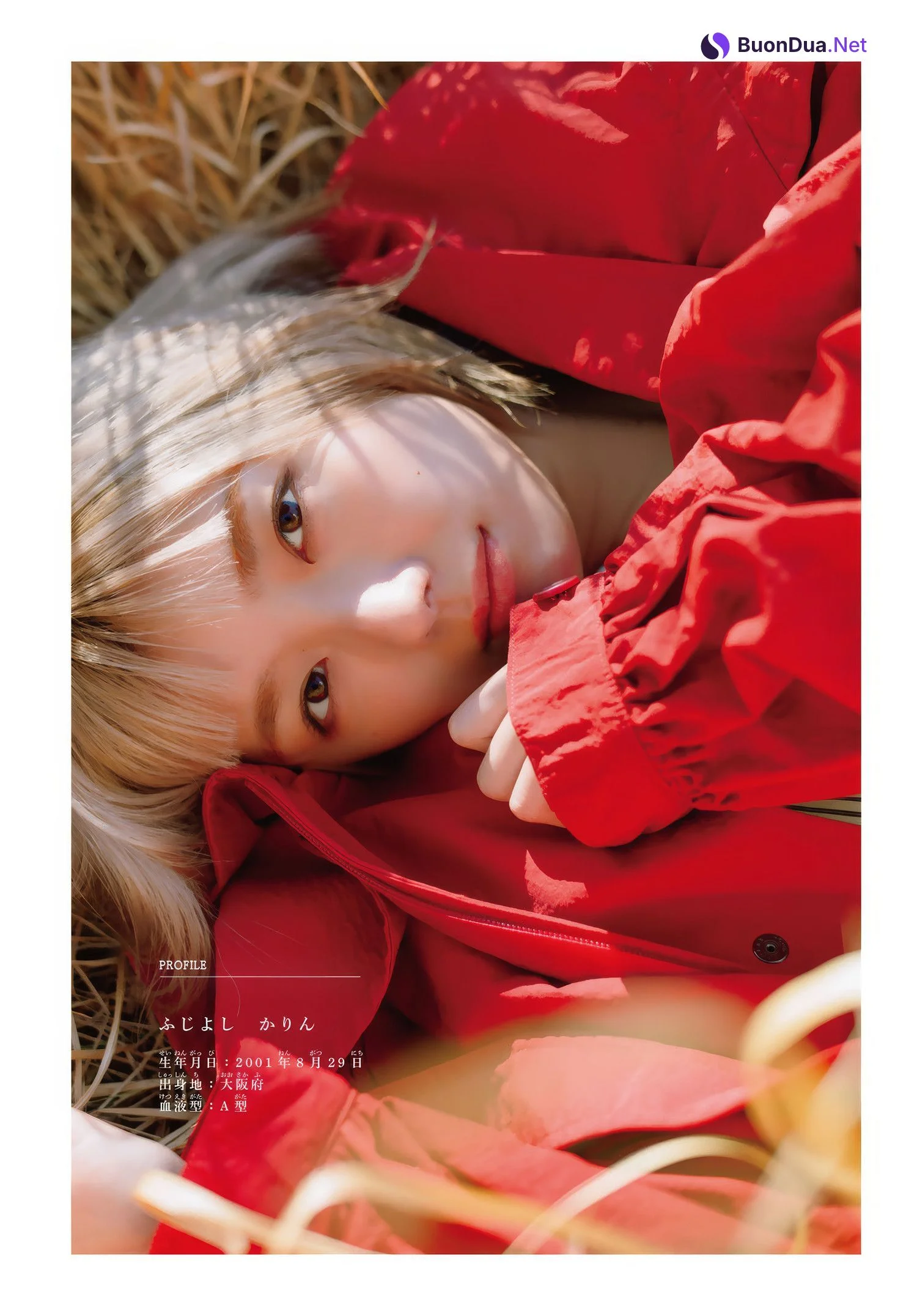 Karin Fujiyoshi 藤吉夏鈴, Shonen Magazine 2025 No.17 (週刊少年マガジン 2025年17号) - 写真 5