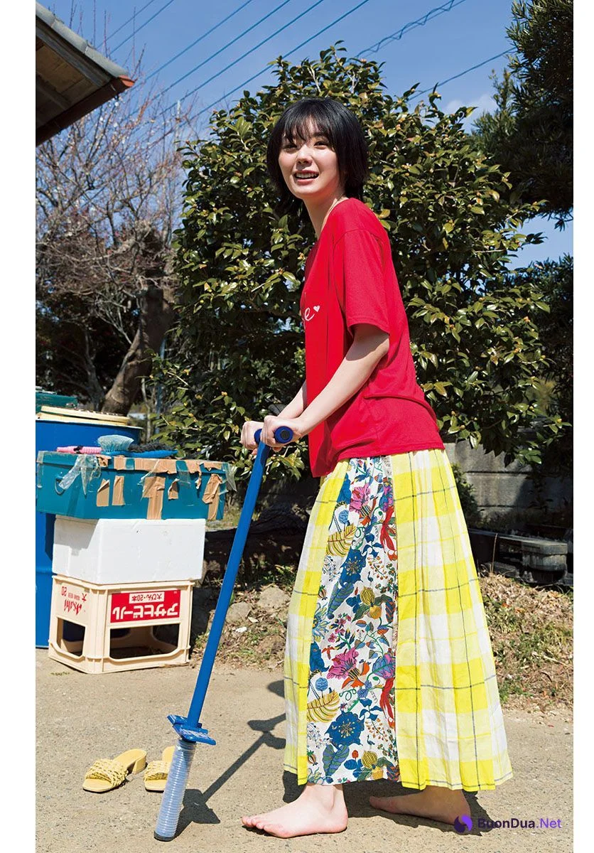 Karin Fujiyoshi 藤吉夏鈴, Yumiko Seki 関有美子, Shonen Sunday 2022 No.24 (週刊少年サンデー 2022年24号) - รูปภาพ 4