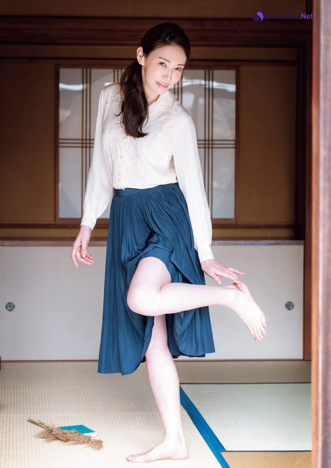 Kazuko Iwamoto 岩本和子, 写真集 「たわむれ」 Set.02 - Photo 4