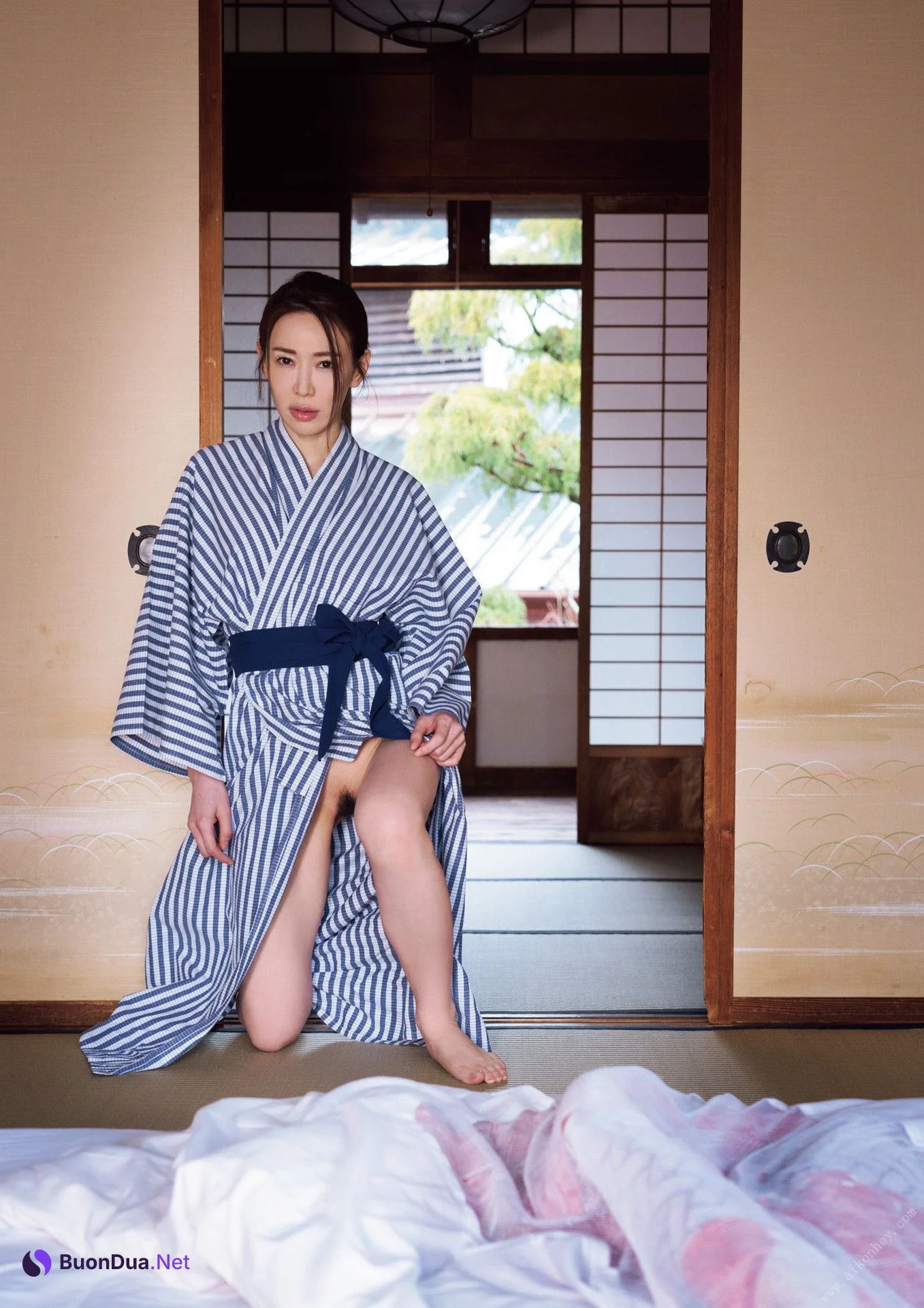 Kazuko Iwamoto 岩本和子, 写真集 「たわむれ」 Set.04 - Photo 11