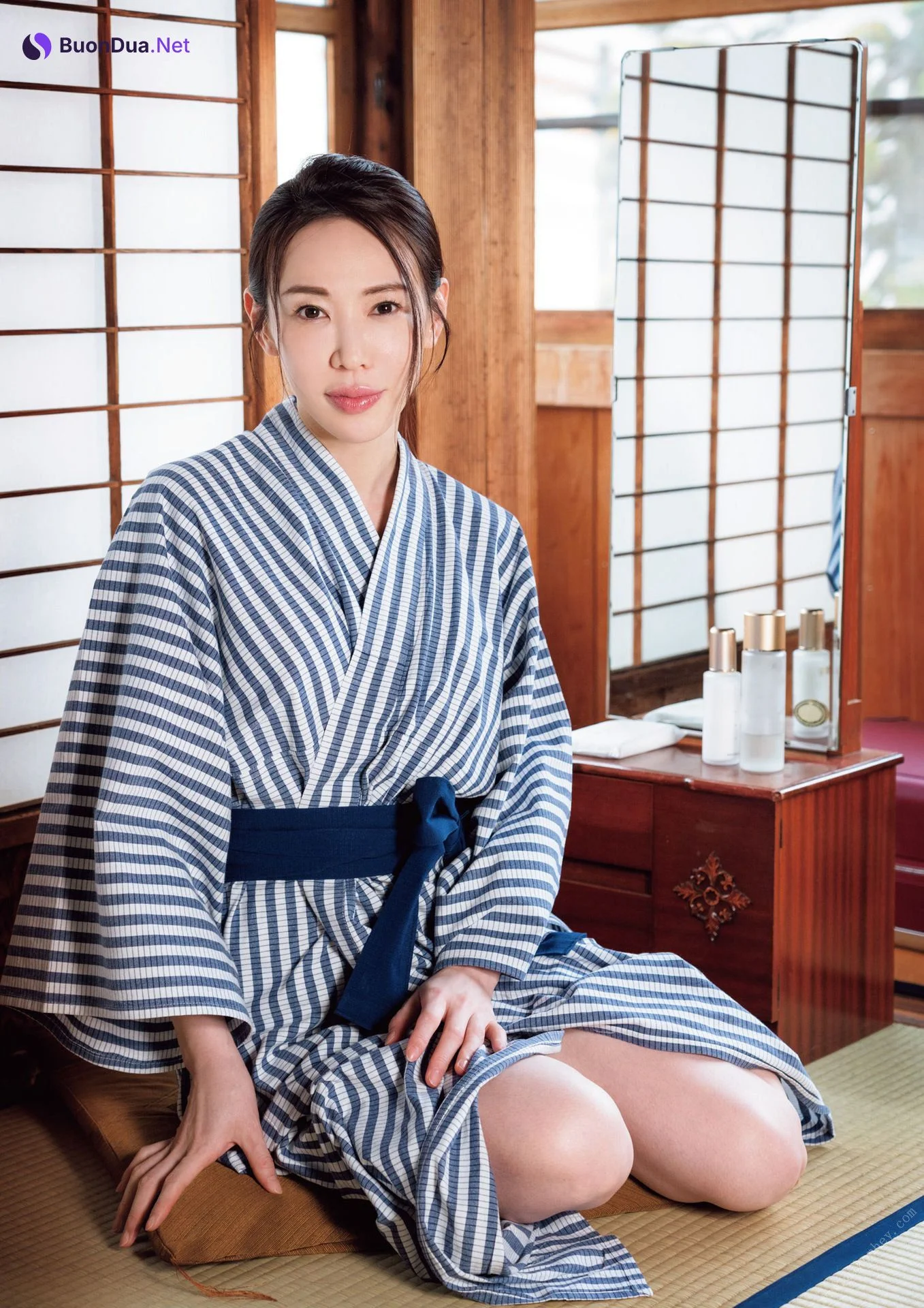 Kazuko Iwamoto 岩本和子, 写真集 「たわむれ」 Set.04 - Photo 9