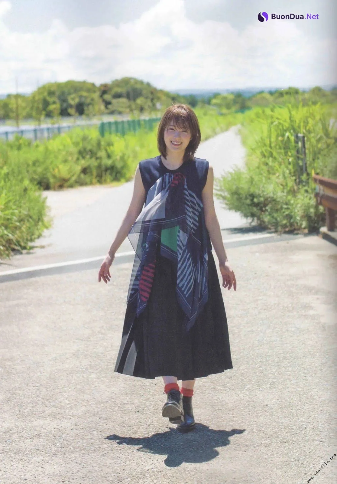 Kazumi Takayama 高山一実, B.L.T. 2019.11 (ビー・エル・ティー 2019年11月号) - Photo 4