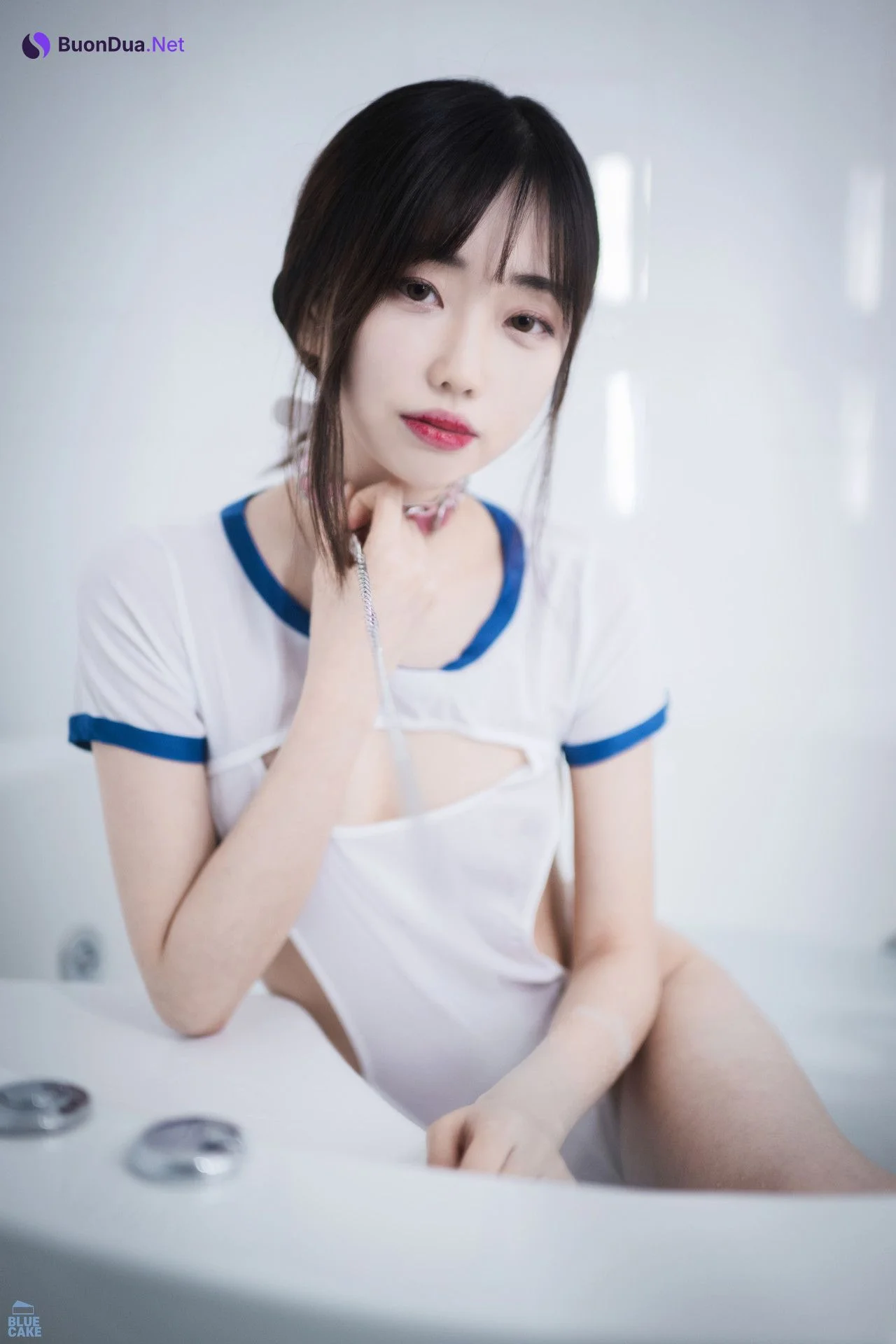 Kim Ji-Won 김지원, [BLUECAKE] White One + RED.Ver – Set.01 - Photo 11