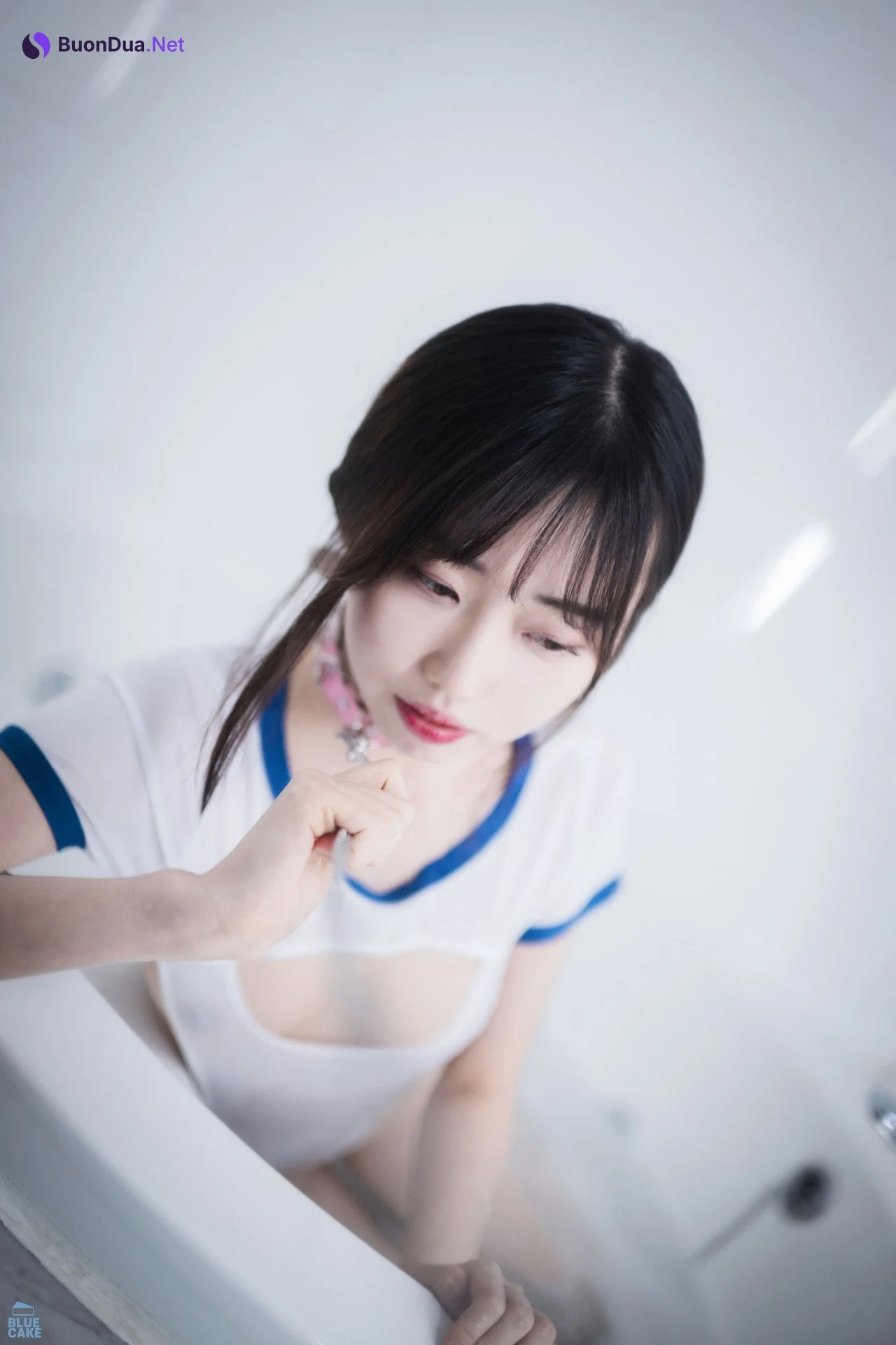 Kim Ji-Won 김지원, [BLUECAKE] White One + RED.Ver – Set.01 - Photo 15