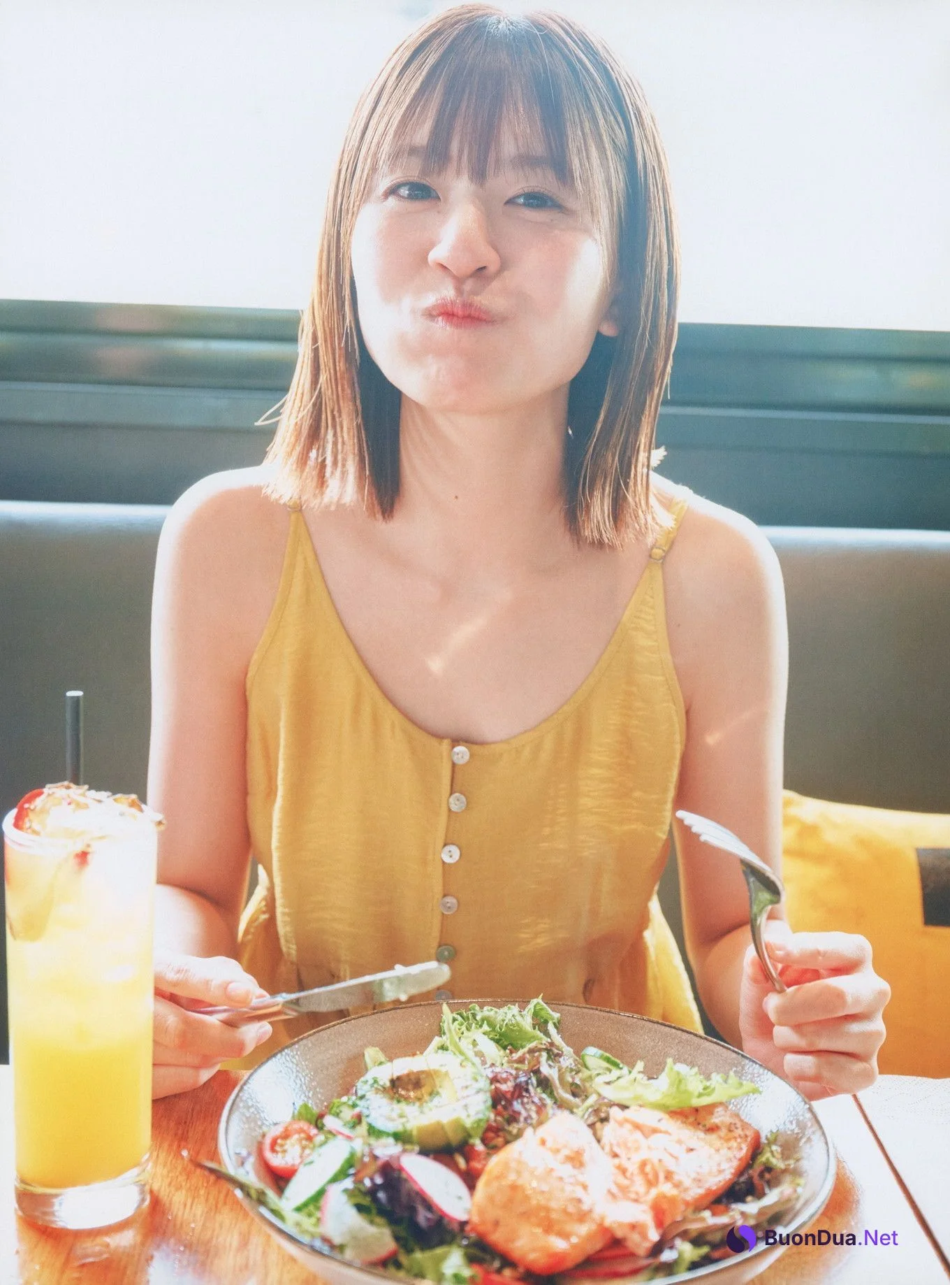 Konoka Matsuda 松田好花, 1st写真集 Photobook 「振り向いて」 Set.03 - Photo 3