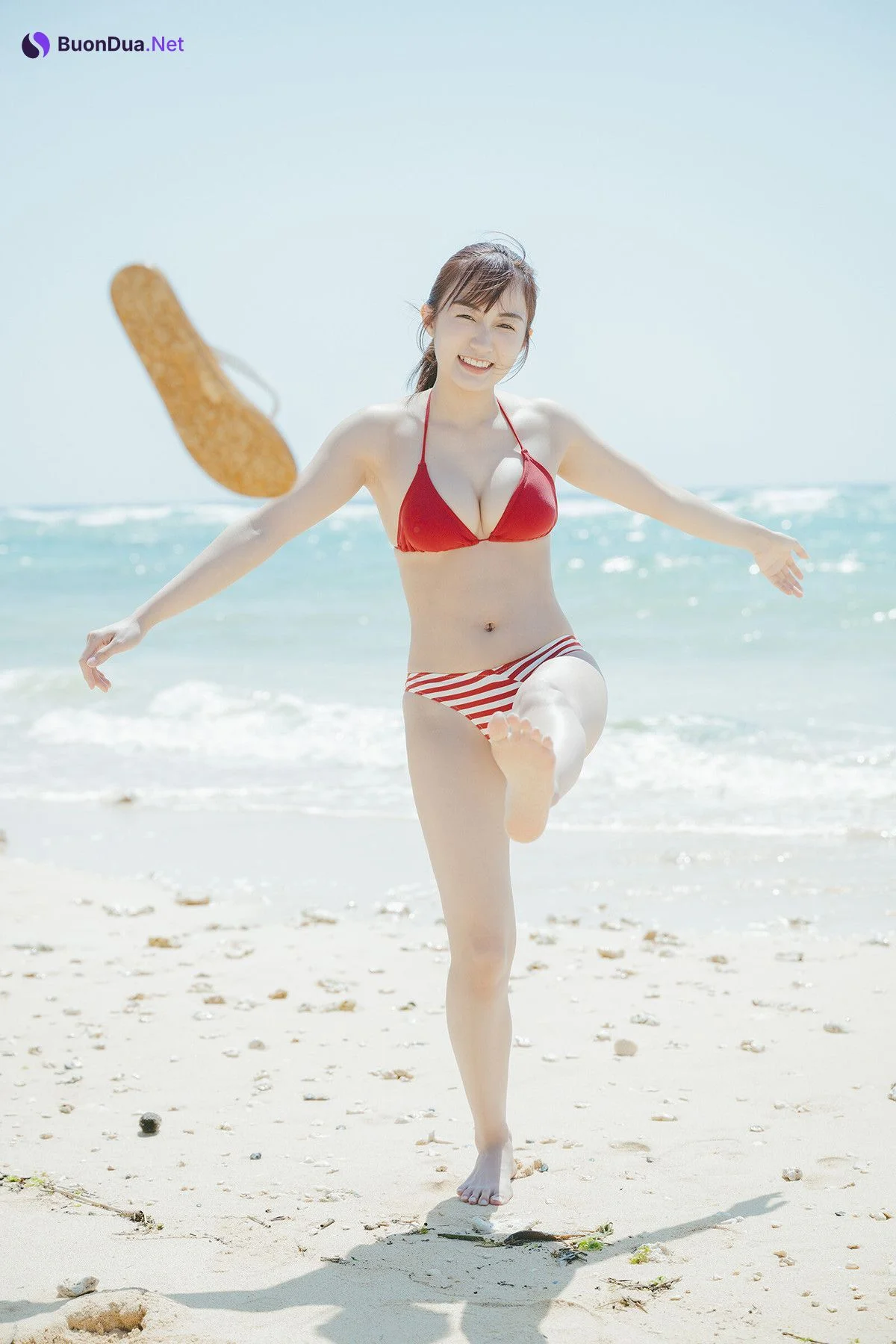 Kuroki Hikari 黒木ひかり, 漫画アクションデジタル写真集 「たまには海辺で」 Set.01 - Photo 11