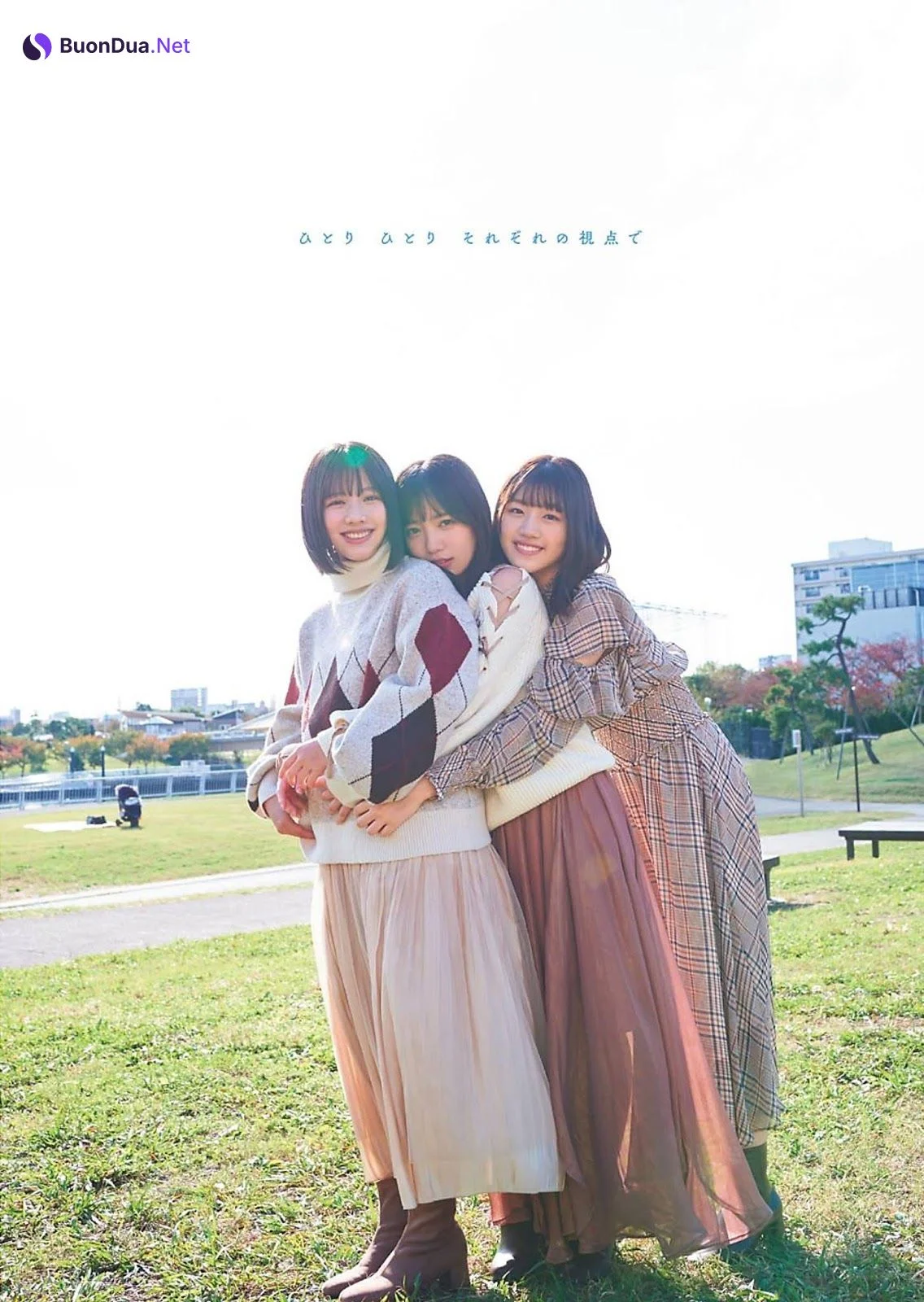Kyoko Saito 齊藤京子, Miho Watanabe 渡邉美穂, Mirei Sasaki 佐々木美玲, Young Gangan 2020 No.02 (ヤングガンガン 2020年2号) - Photo 10