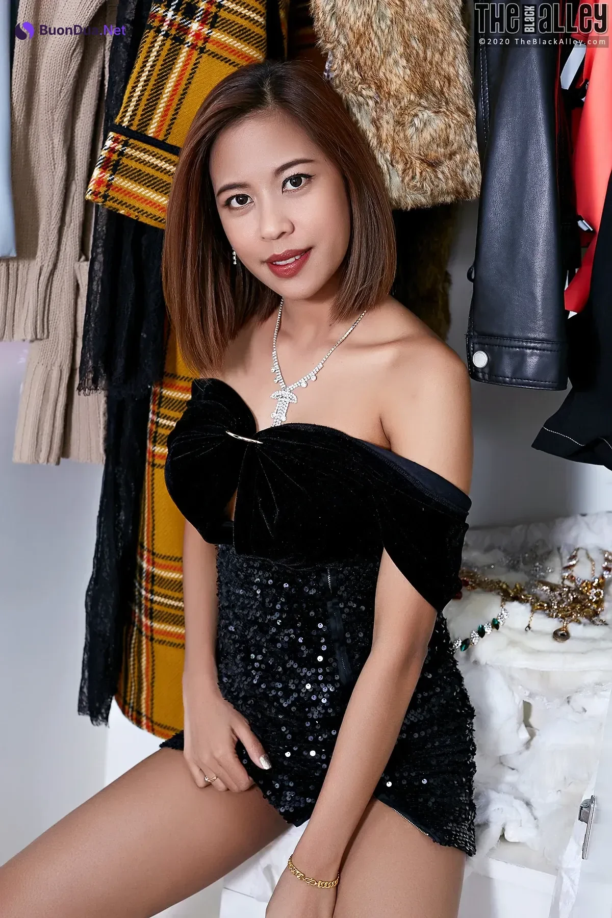 Linda – The Black Alley Photobook Set.39 - 사진 3