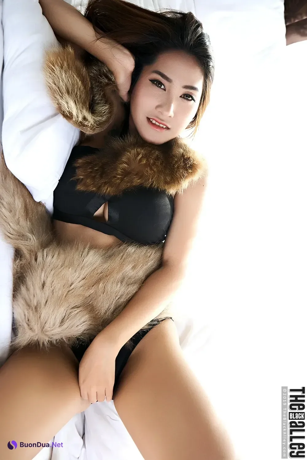 Linlin – The Black Alley Photobook Set.28 - Photo 13