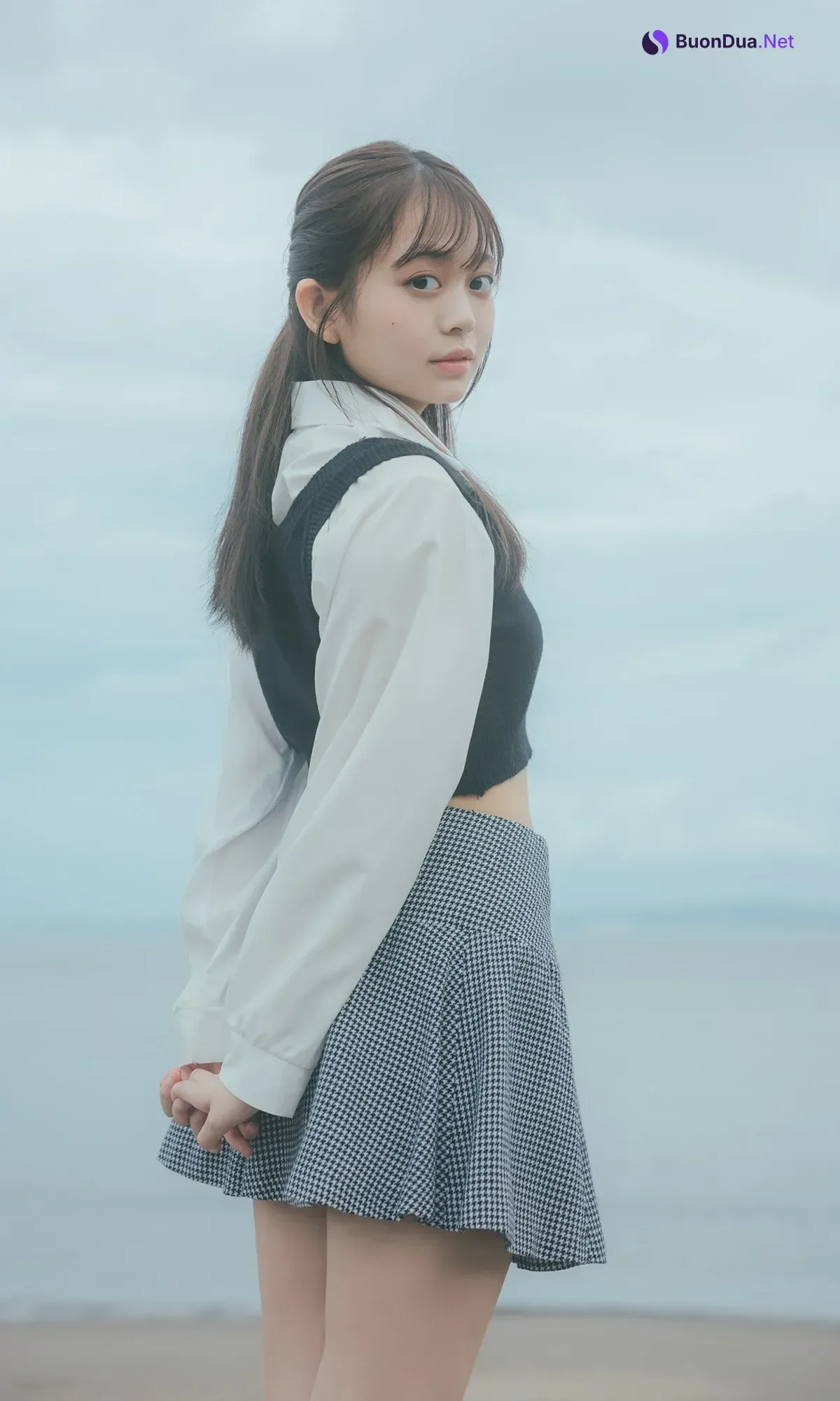 Mai Horai 蓬莱舞, 週プレ Photo Book 「新東京亜熱帯～prologue～」 - Photo 2