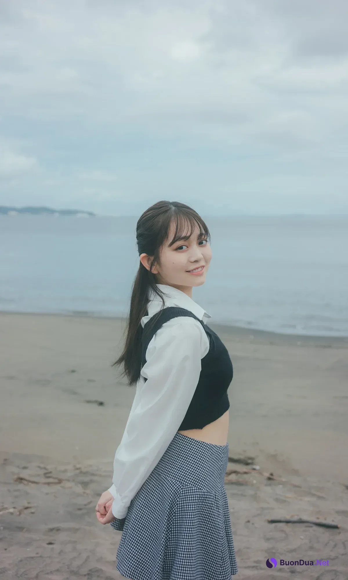 Mai Horai 蓬莱舞, 週プレ Photo Book 「新東京亜熱帯～prologue～」 - Photo 3