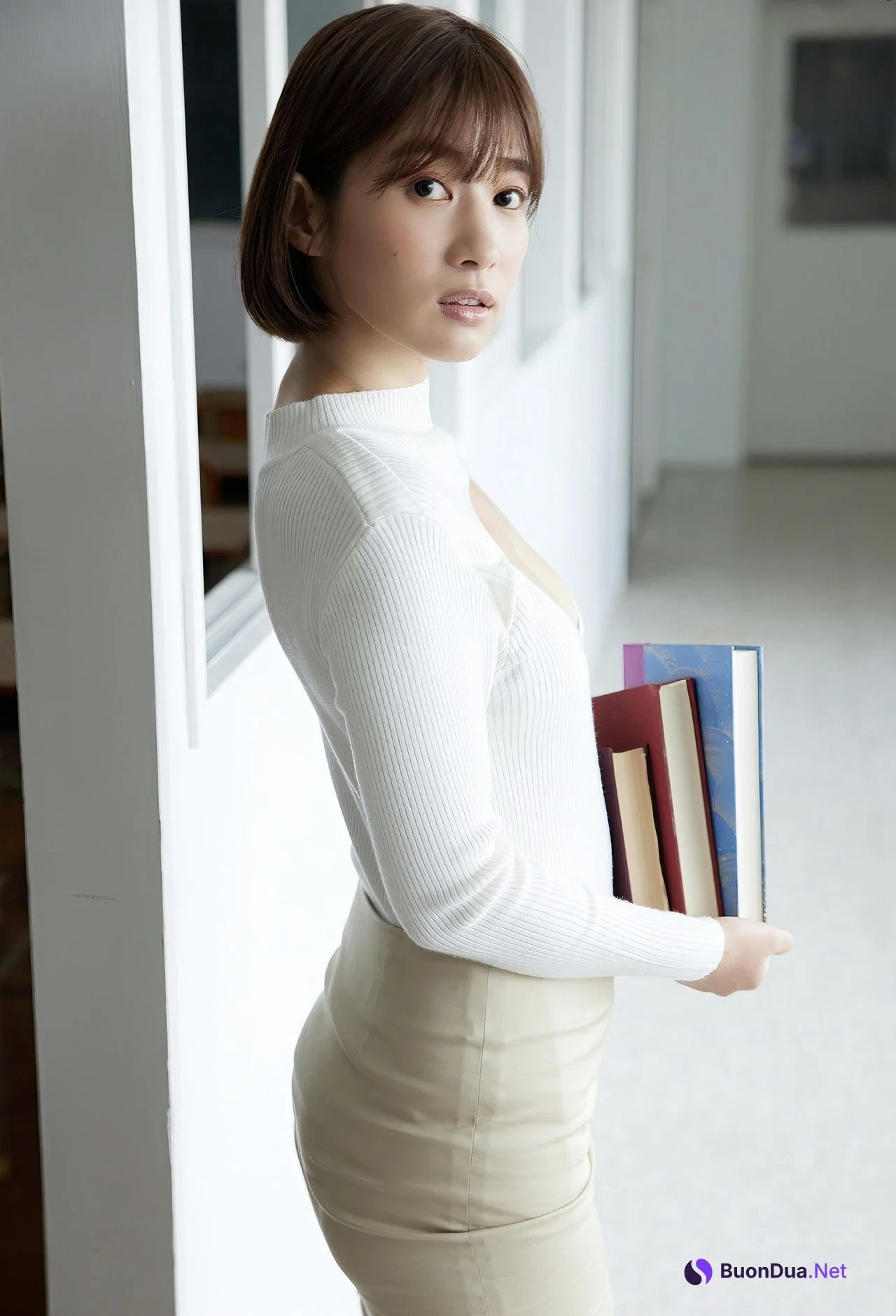 Mai Ishioka 石岡真衣, 解禁グラビア写真集 先生のこと、好きになってくれた - Photo 13