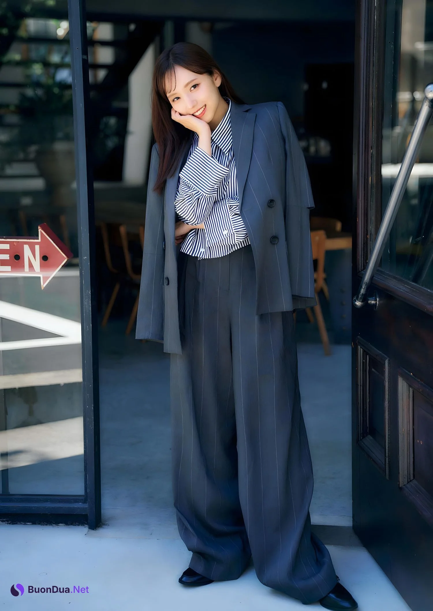Mai Shinuchi 新内眞衣, Big Comic Spirits 2024 No.01 (ビッグコミックスピリッツ 2024年1号) - Photo 9